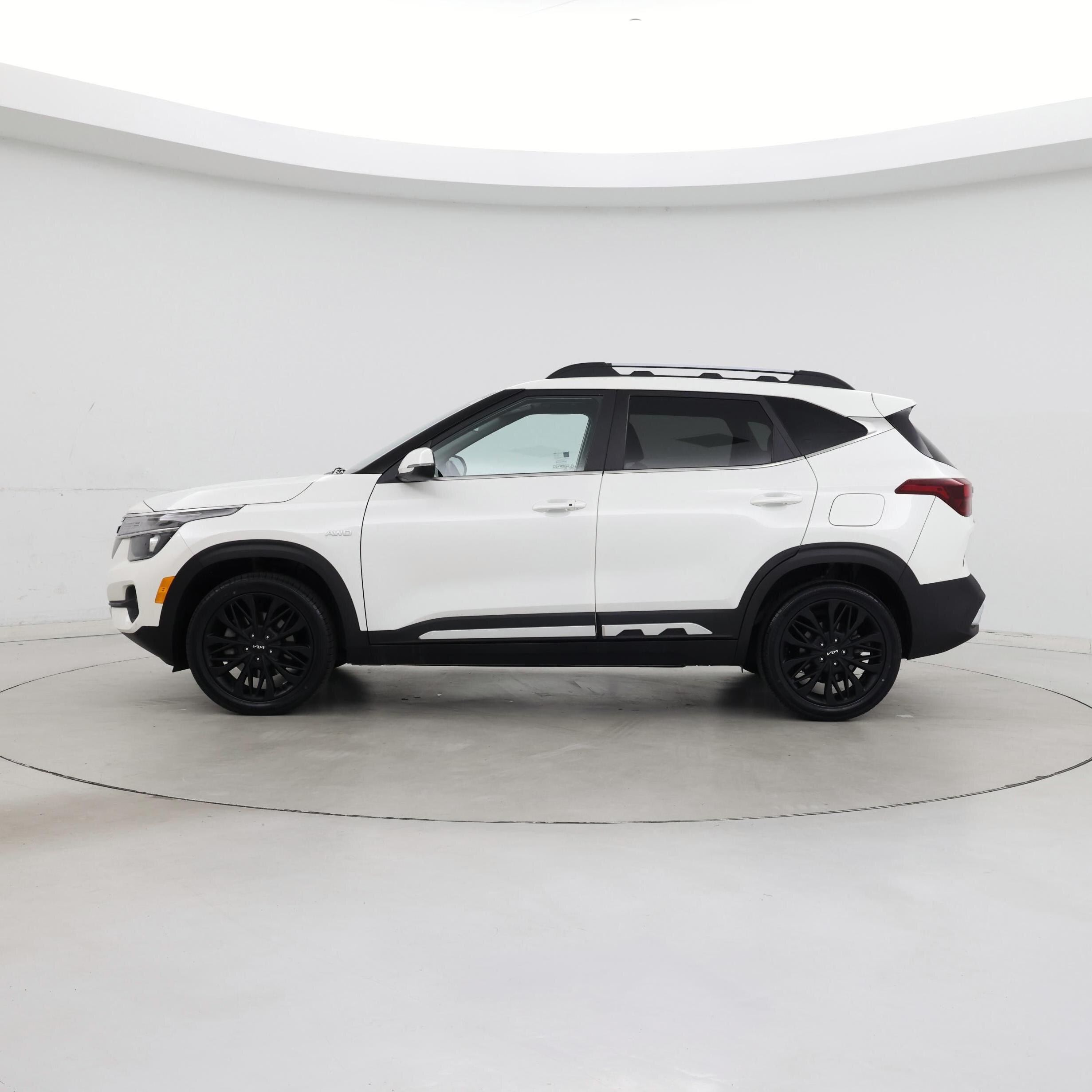 Thumbnail: 2023 Kia Seltos - 3