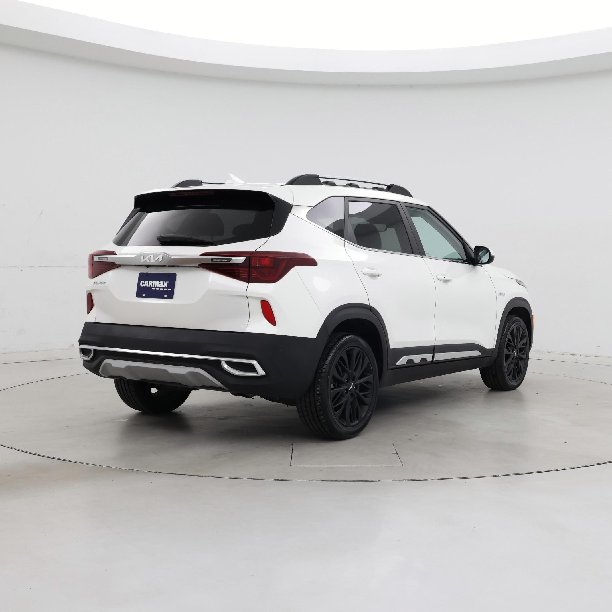 Thumbnail: 2023 Kia Seltos - 8