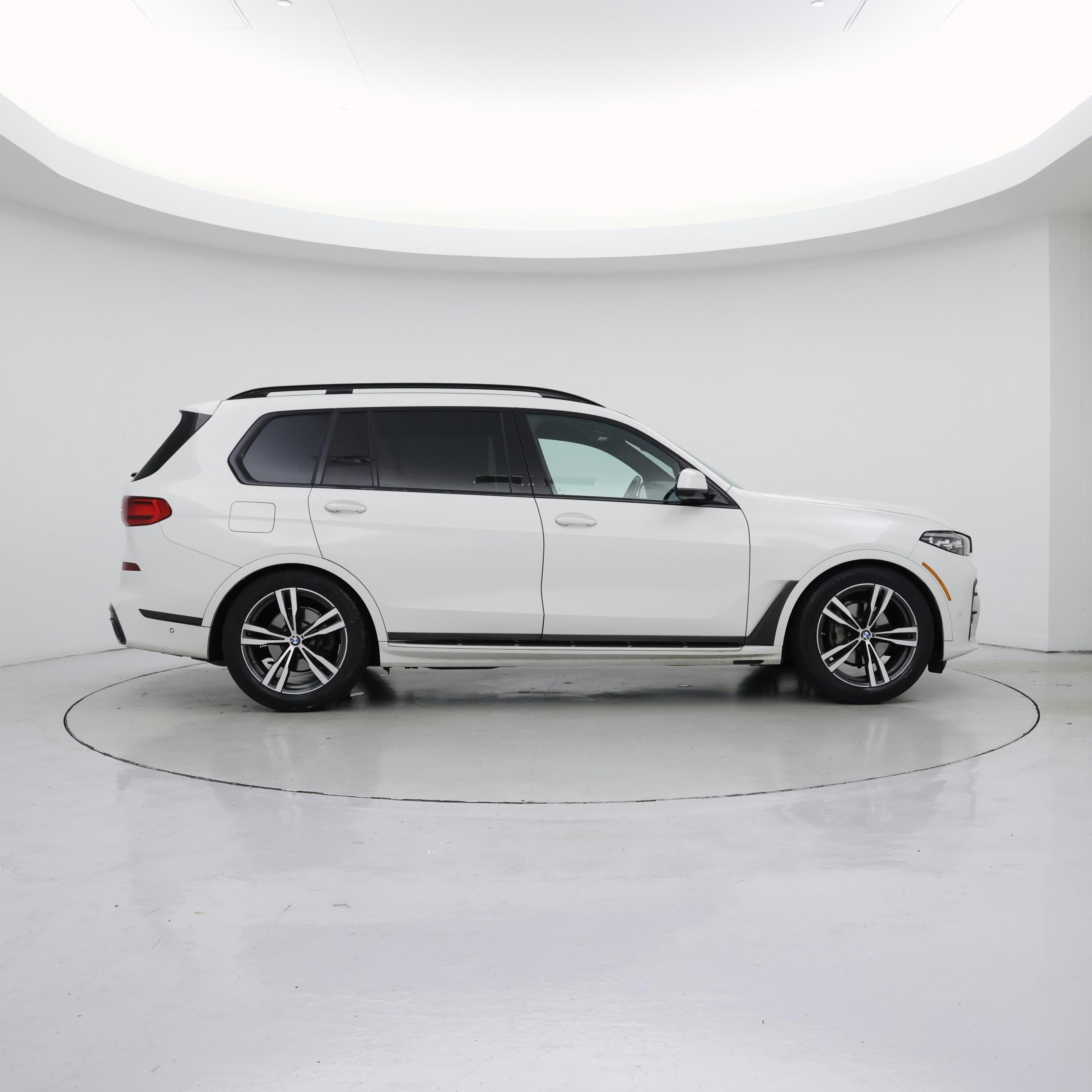 Thumbnail: 2021 BMW X7 - 7