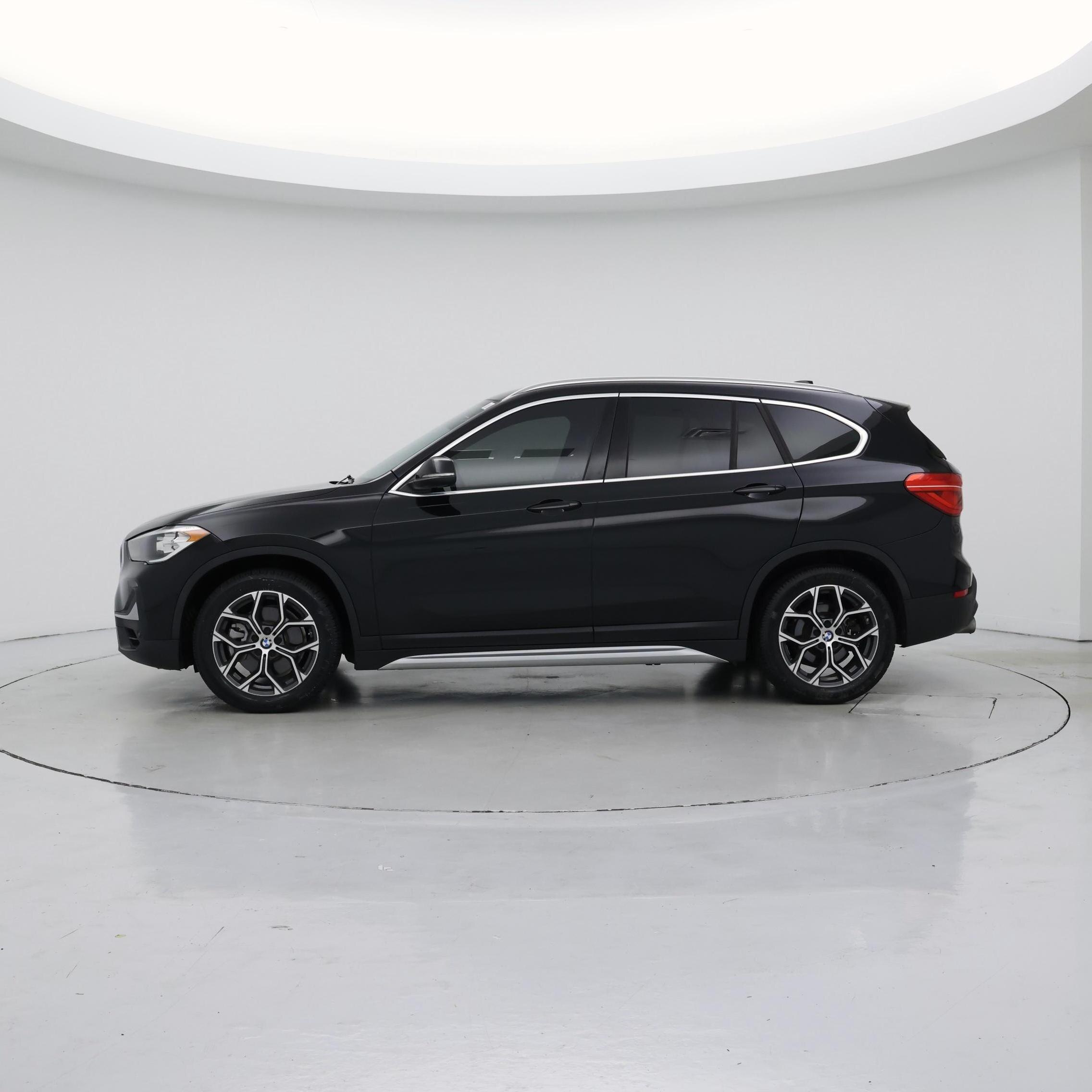 Thumbnail: 2021 BMW X1 - 3
