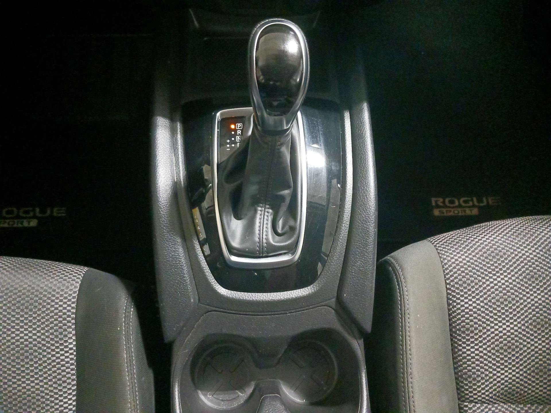 Thumbnail: 2021 Nissan Rogue Sport - 17