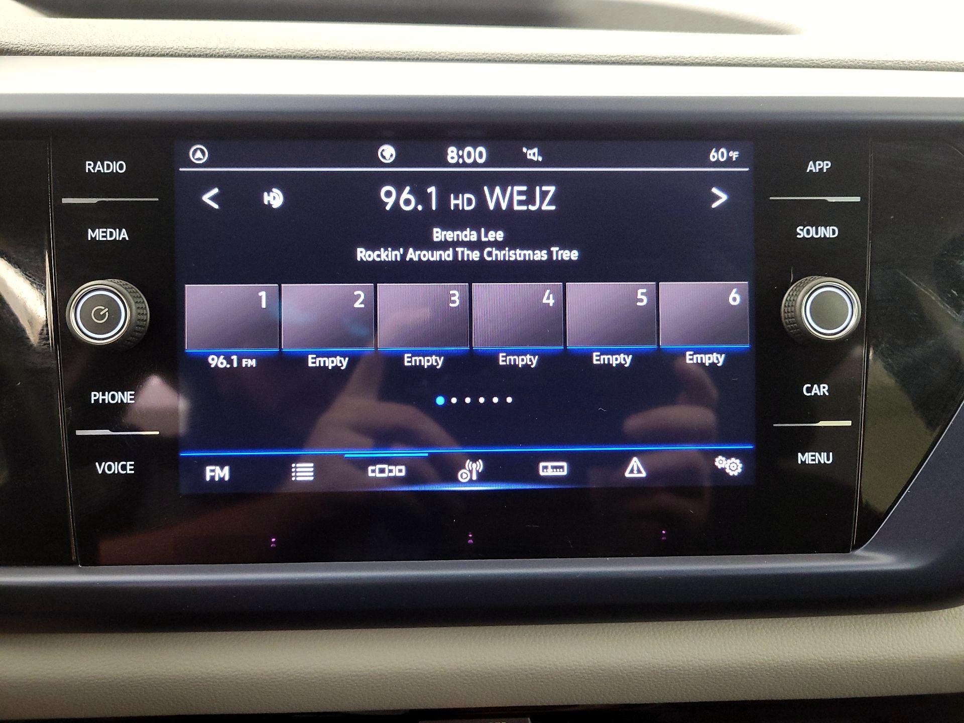 Thumbnail: 2023 Volkswagen Taos - 15