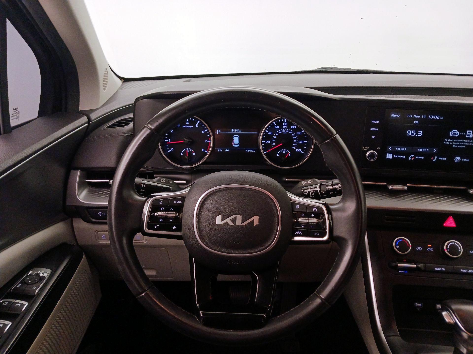 Thumbnail: 2023 Kia Carnival - 10