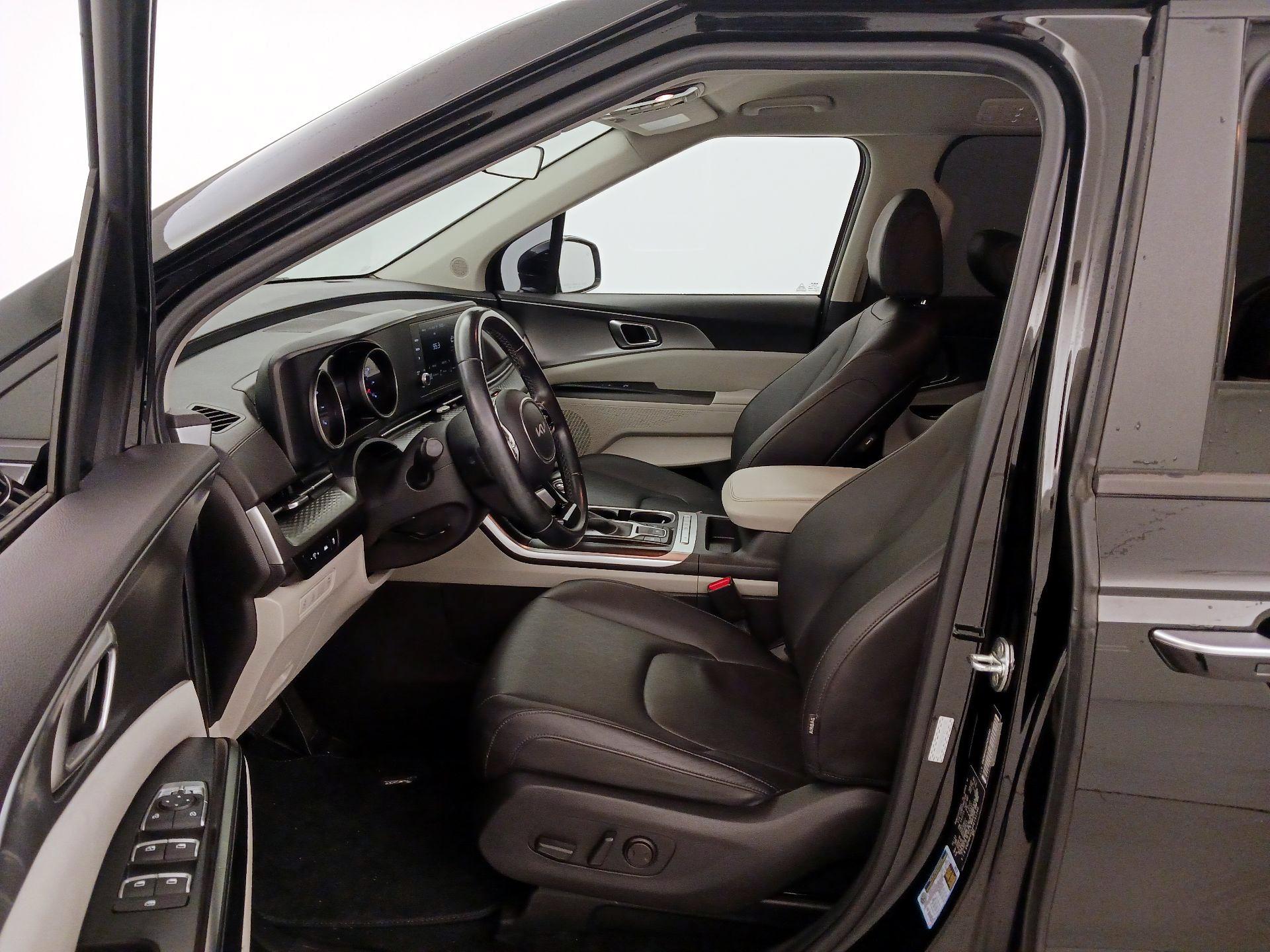 Thumbnail: 2023 Kia Carnival - 11