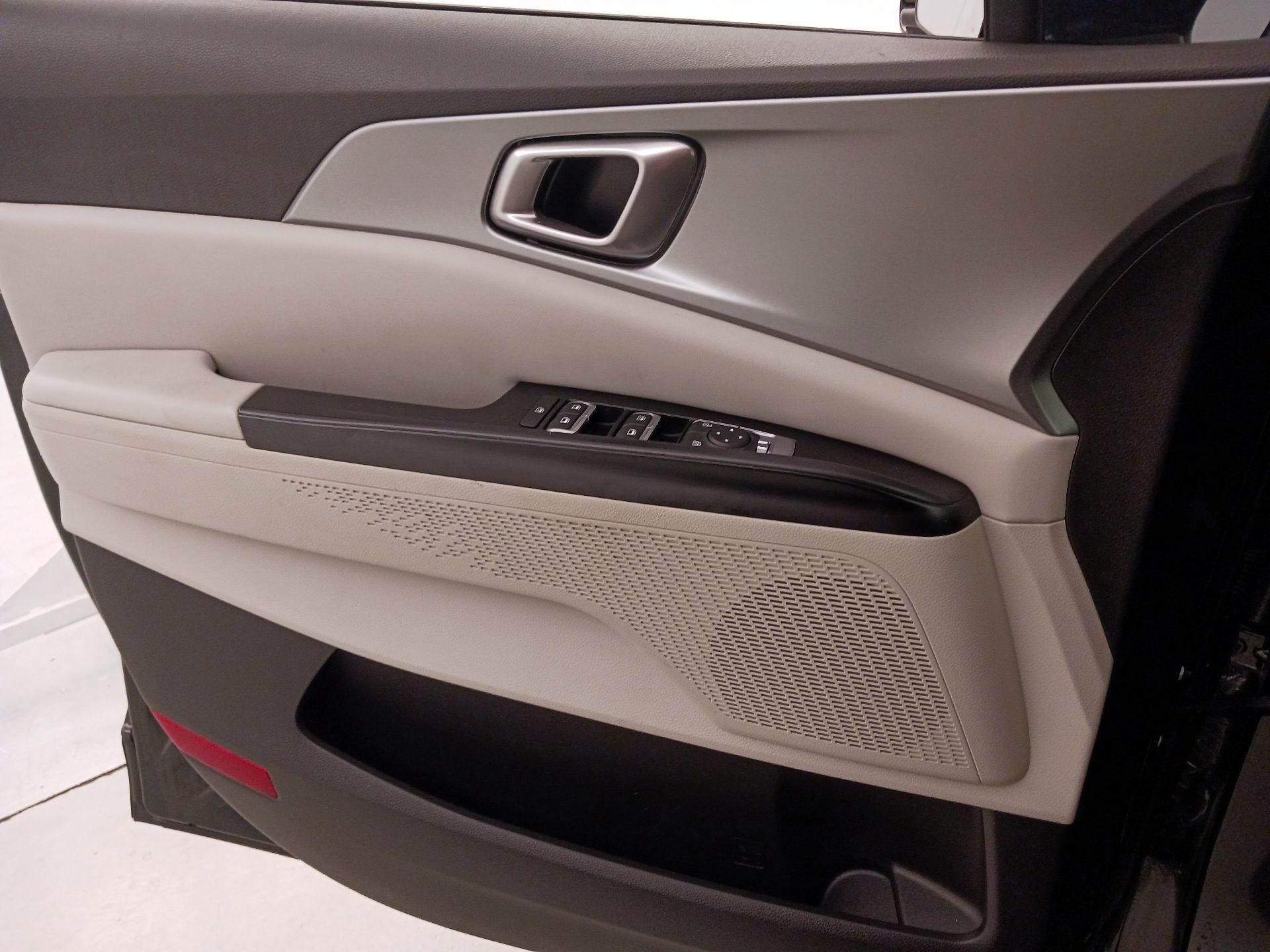 Thumbnail: 2023 Kia Carnival - 12