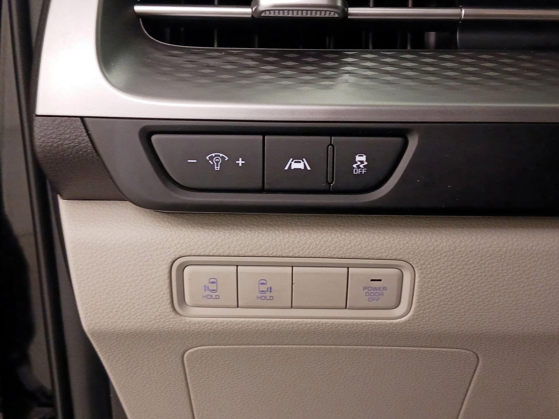 Thumbnail: 2023 Kia Carnival - 13