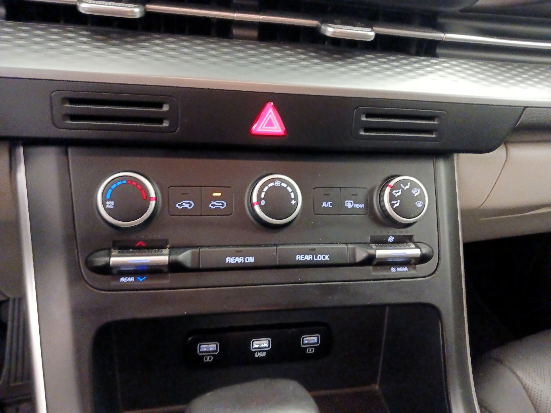 Thumbnail: 2023 Kia Carnival - 16