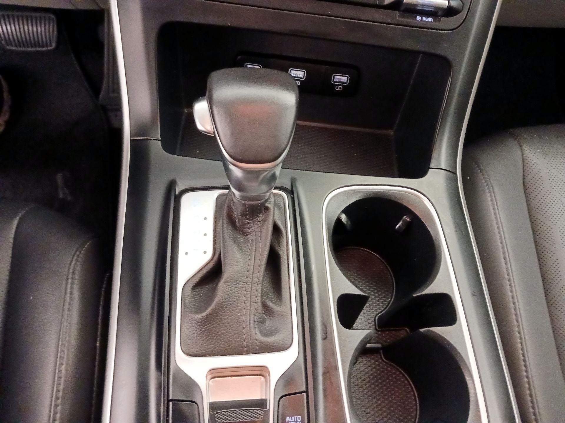 Thumbnail: 2023 Kia Carnival - 17