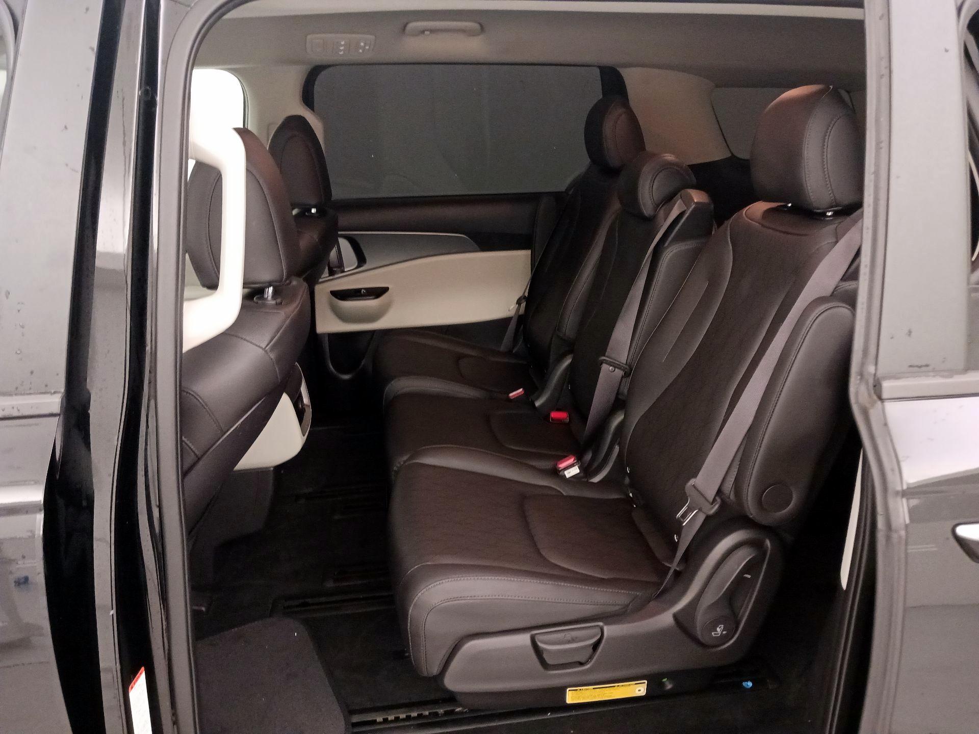 Thumbnail: 2023 Kia Carnival - 19