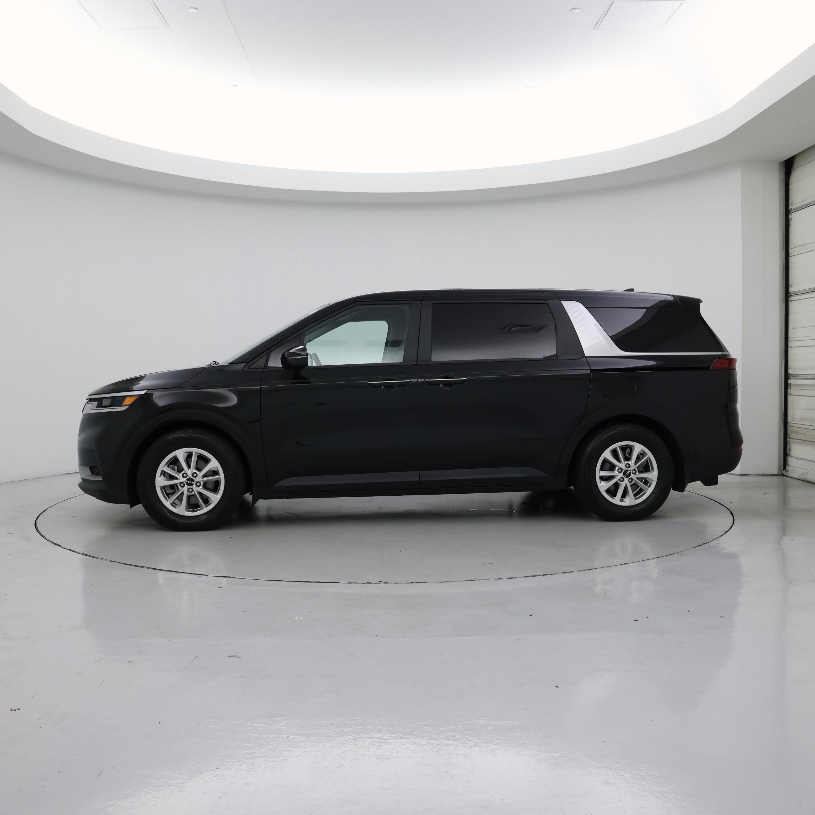 Thumbnail: 2023 Kia Carnival - 3