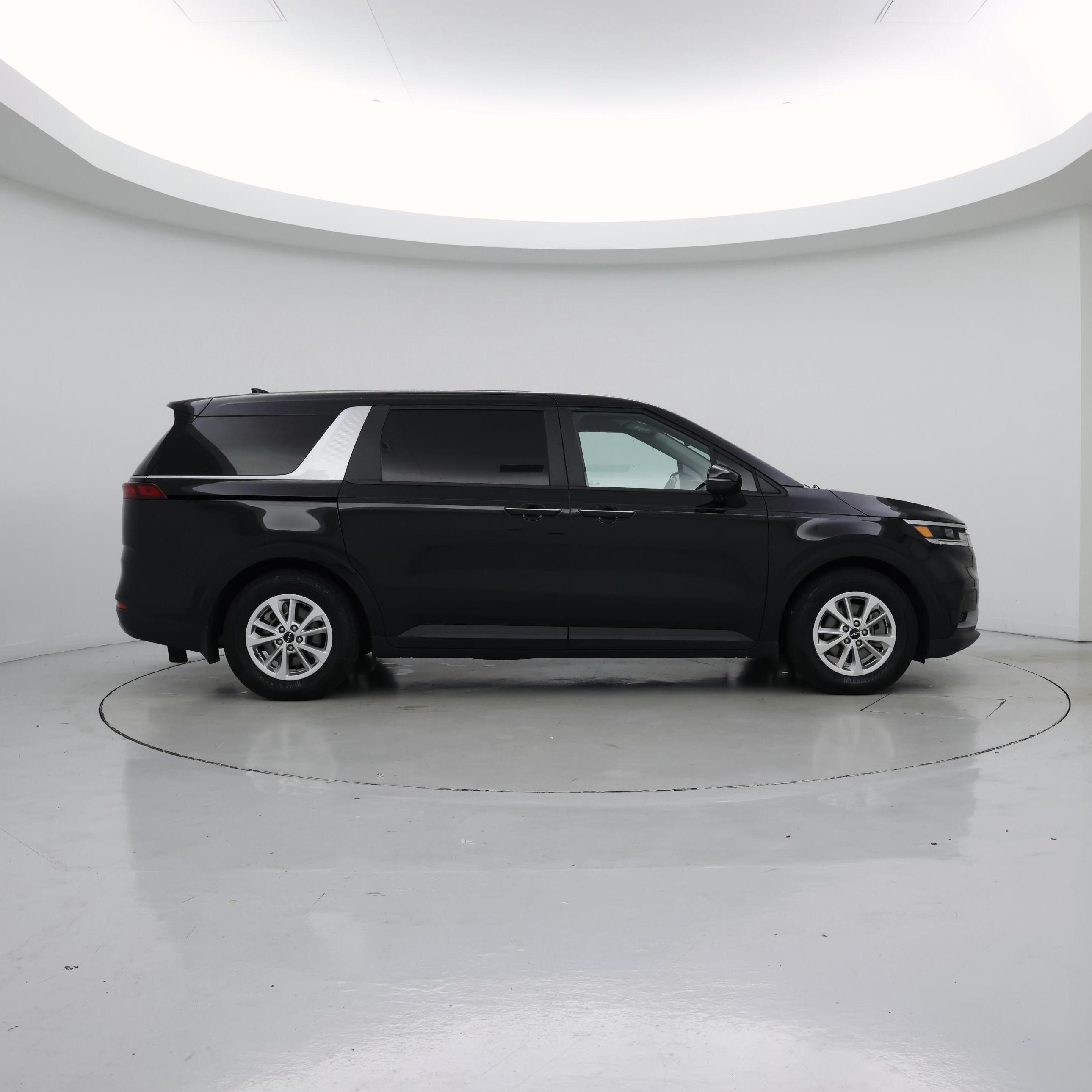 Thumbnail: 2023 Kia Carnival - 7