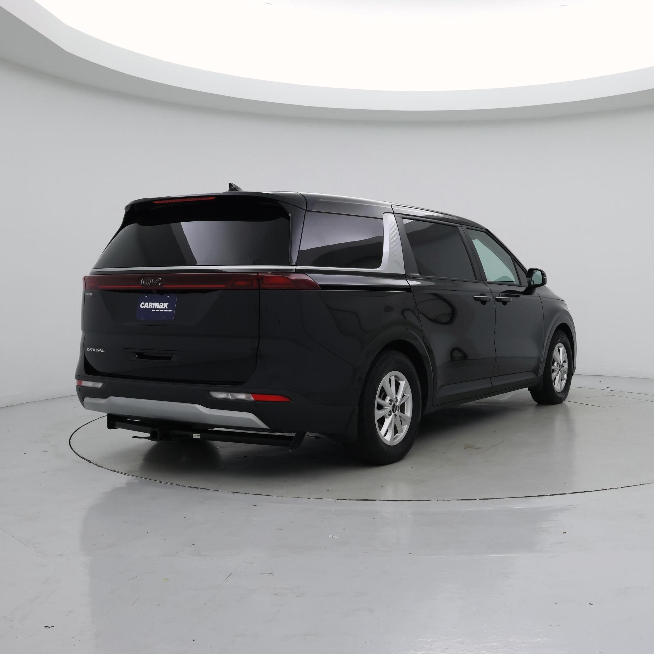 Thumbnail: 2023 Kia Carnival - 8