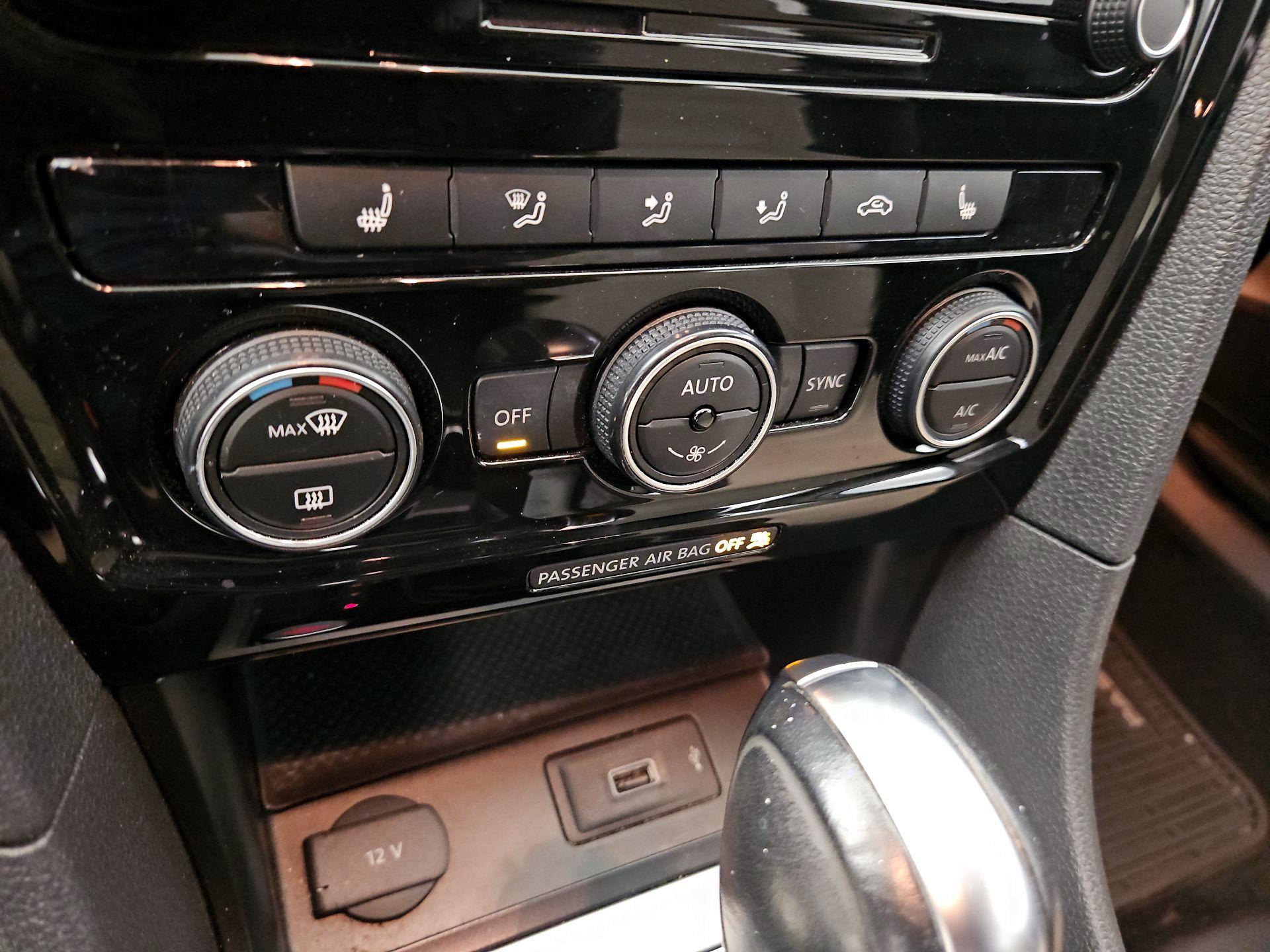 Thumbnail: 2020 Volkswagen Passat - 16