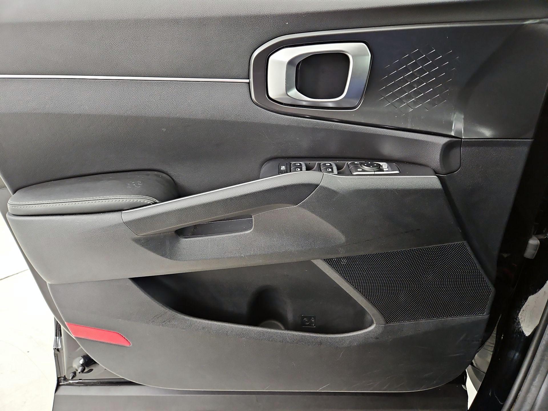 Thumbnail: 2022 Kia Sorento - 12