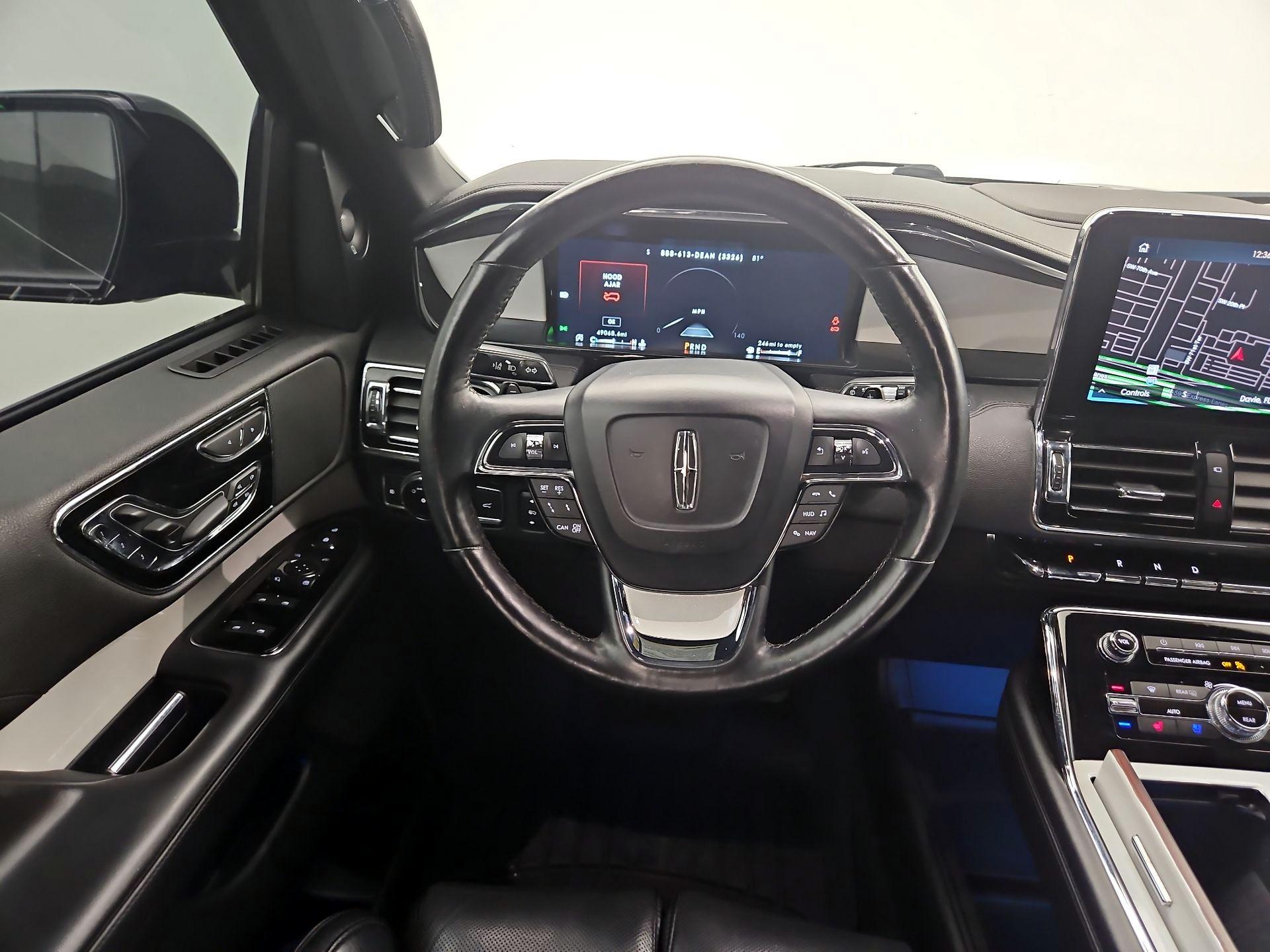 Thumbnail: 2021 Lincoln Navigator L - 10