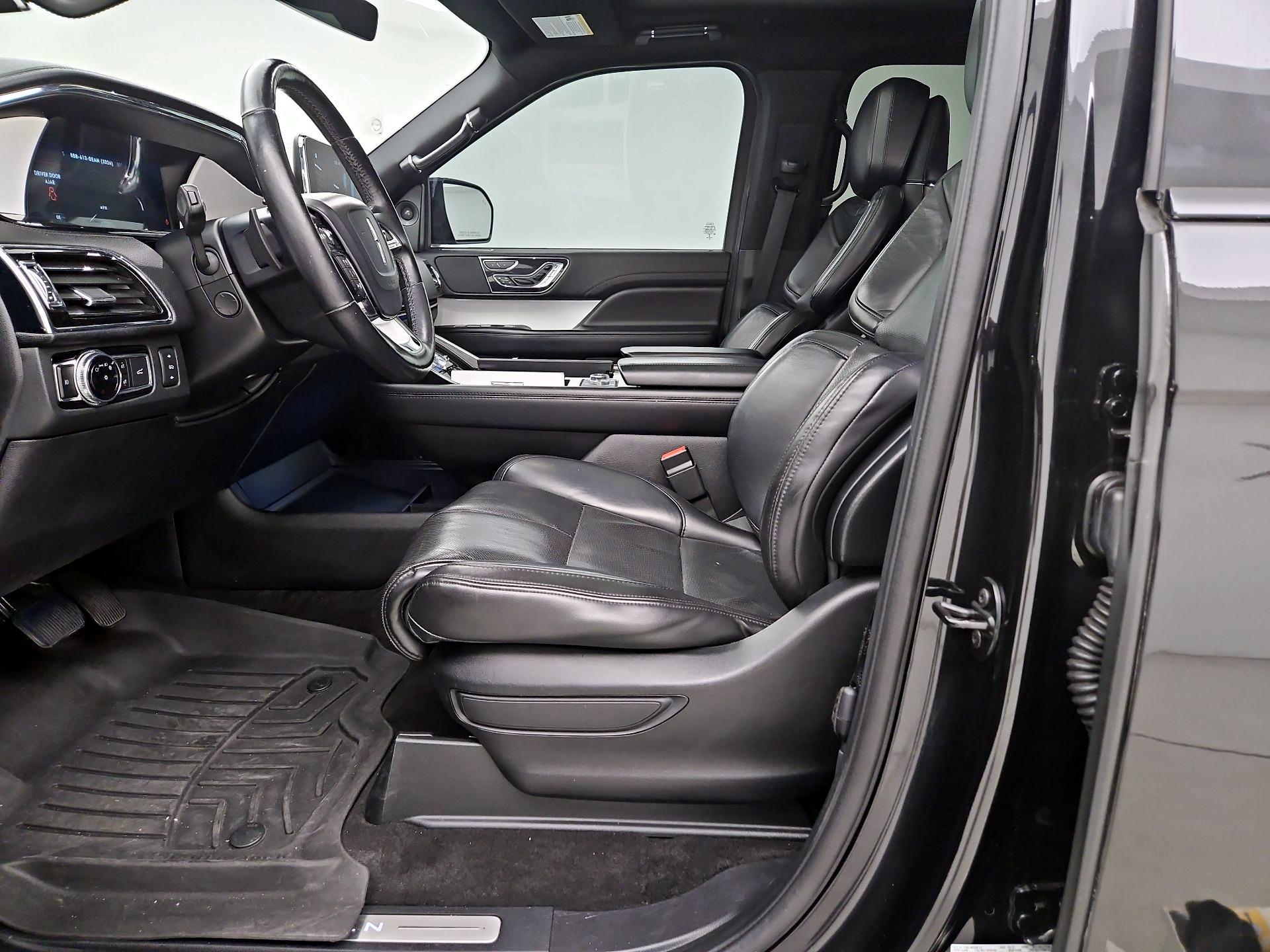 Thumbnail: 2021 Lincoln Navigator L - 11