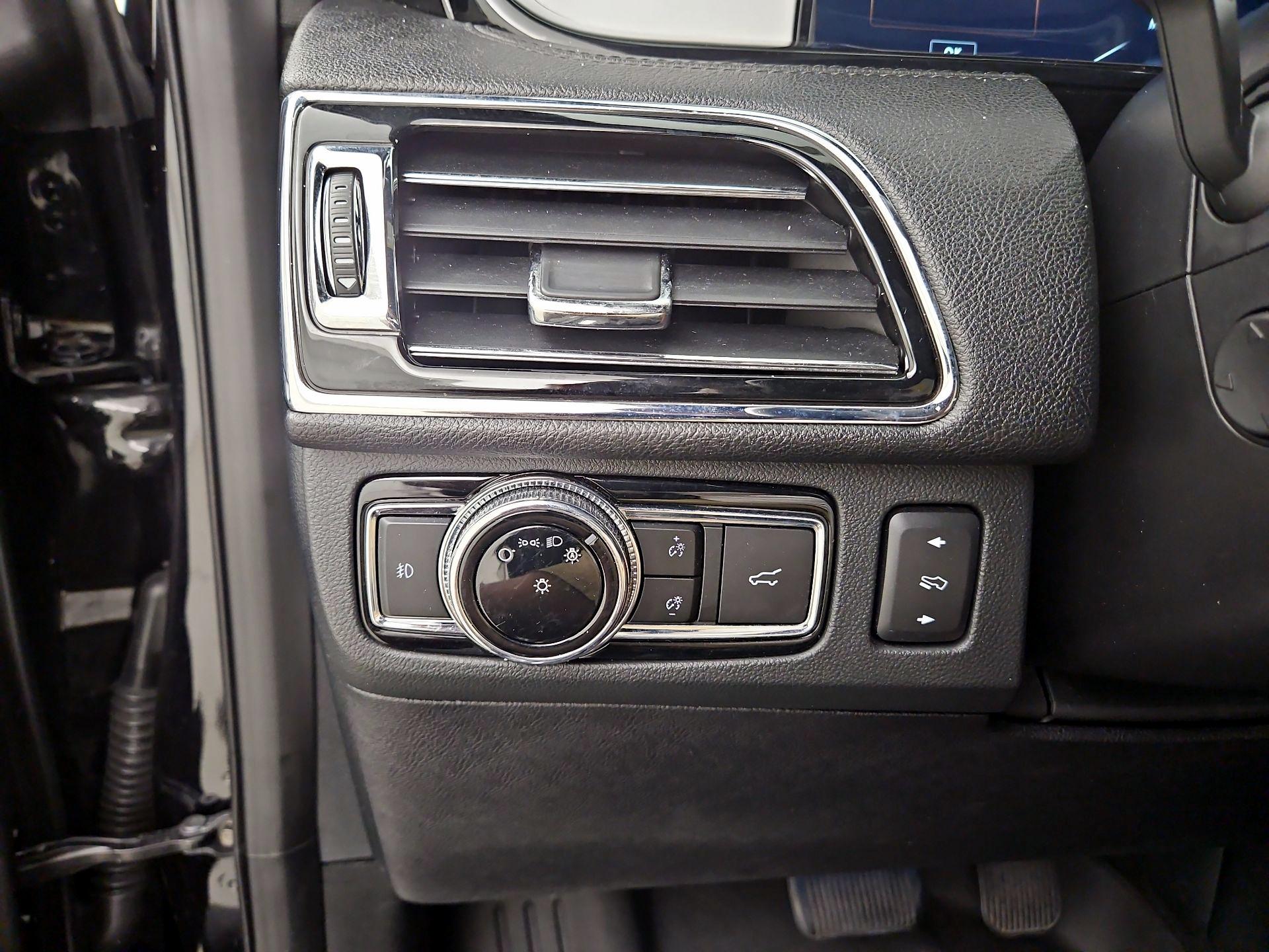 Thumbnail: 2021 Lincoln Navigator L - 13