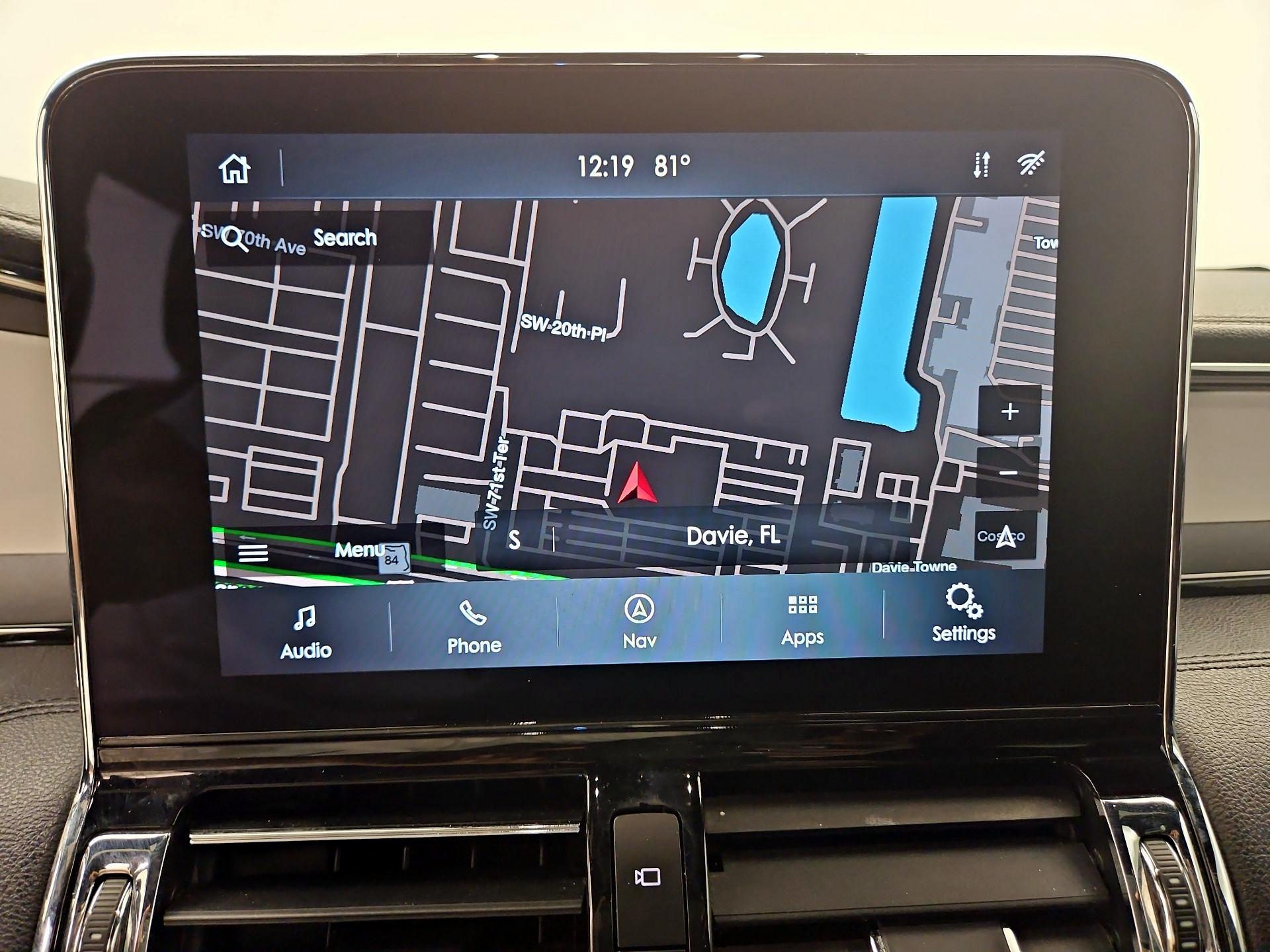 Thumbnail: 2021 Lincoln Navigator L - 14