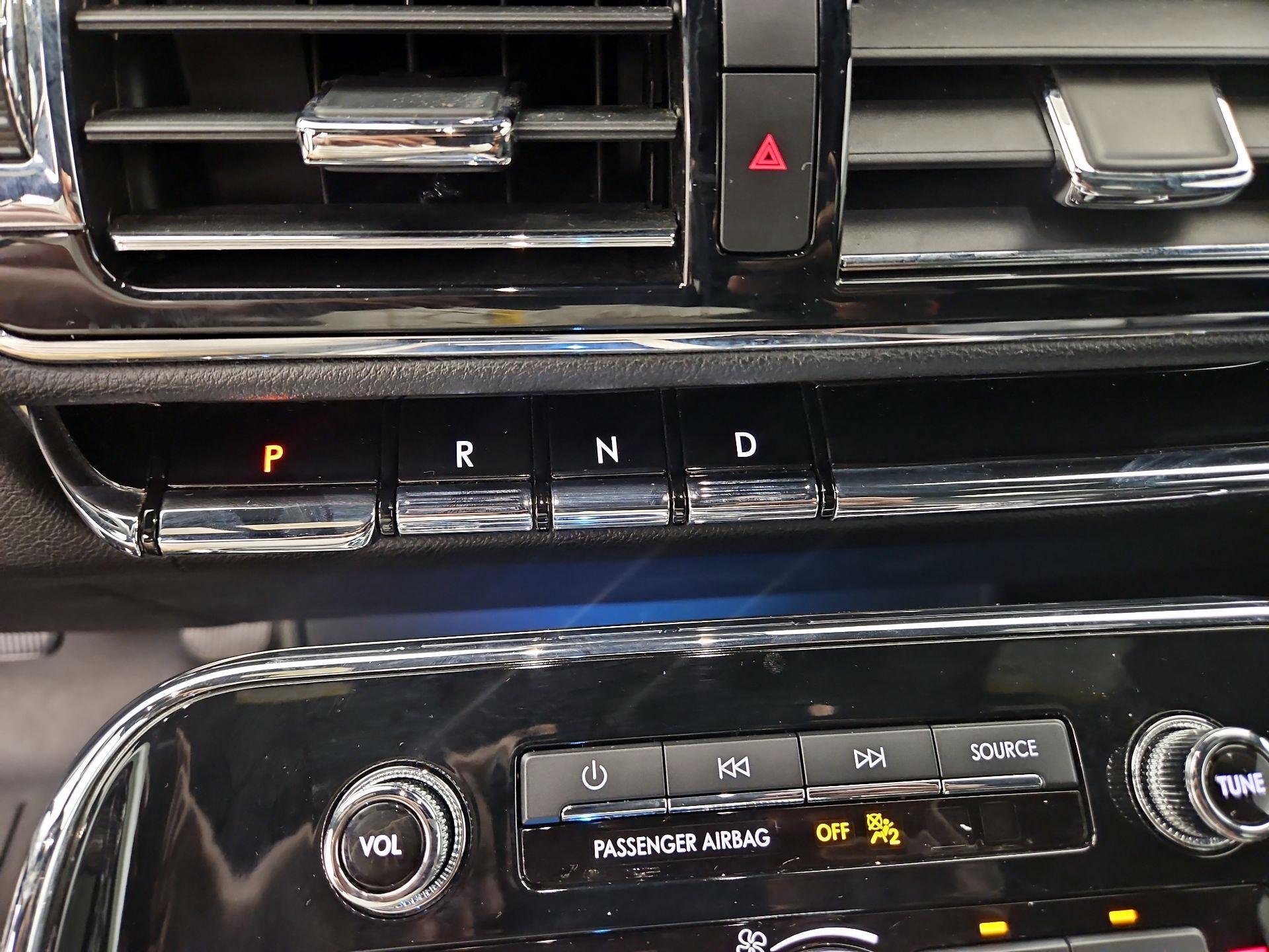 Thumbnail: 2021 Lincoln Navigator L - 18