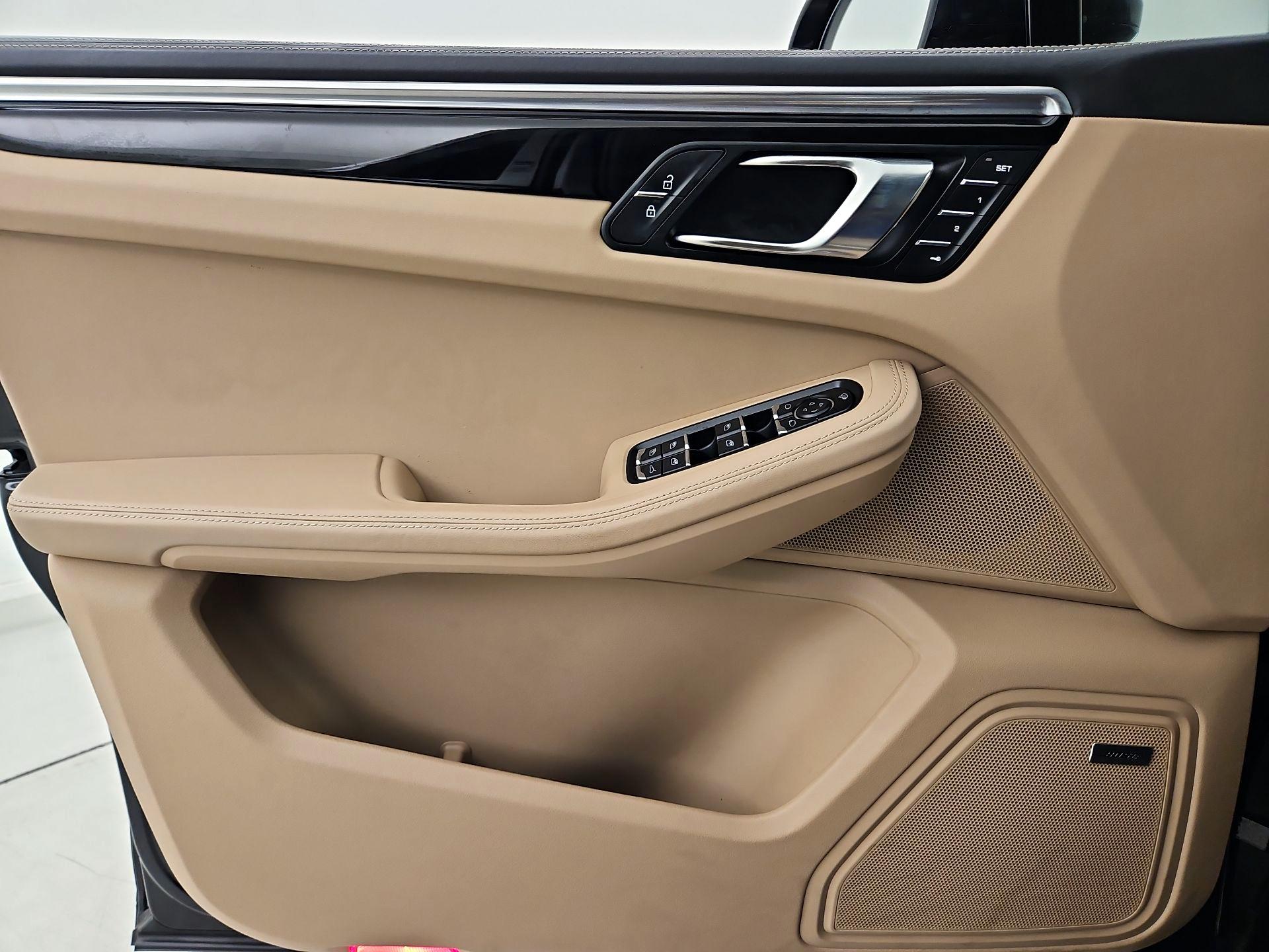 Thumbnail: 2022 Porsche Macan - 12