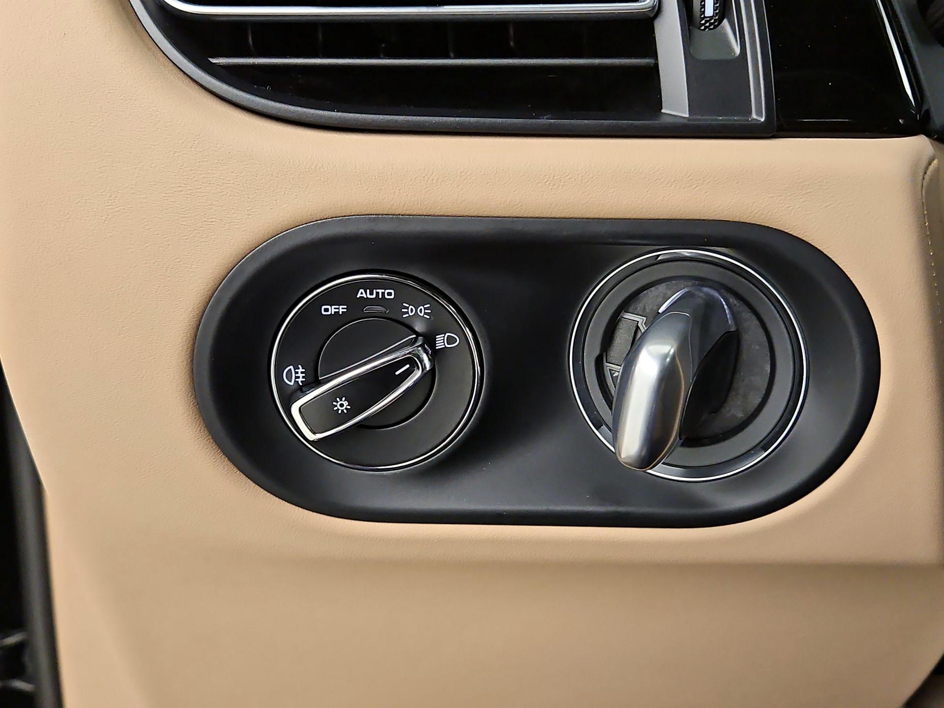 Thumbnail: 2022 Porsche Macan - 13