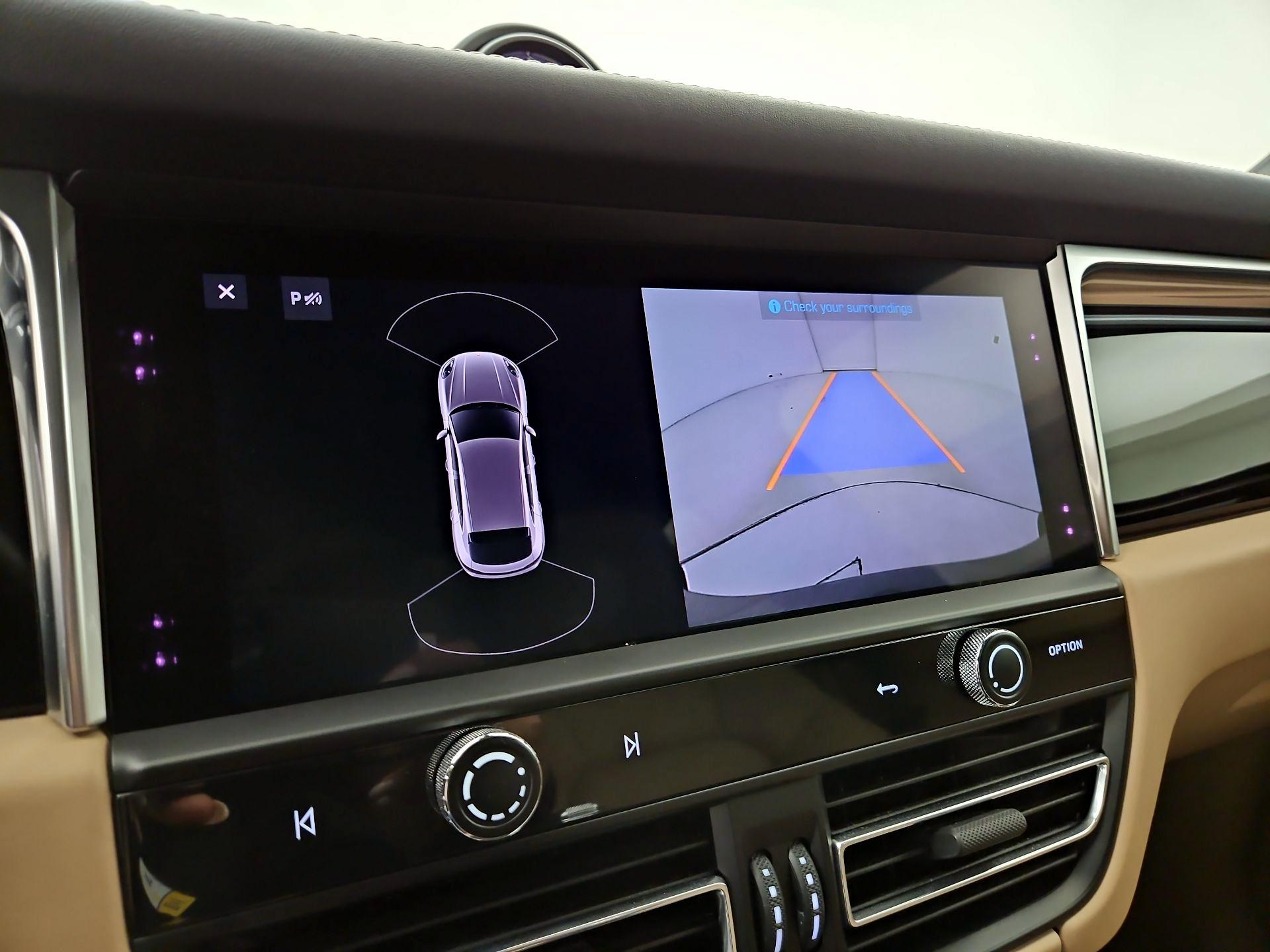 Thumbnail: 2022 Porsche Macan - 15