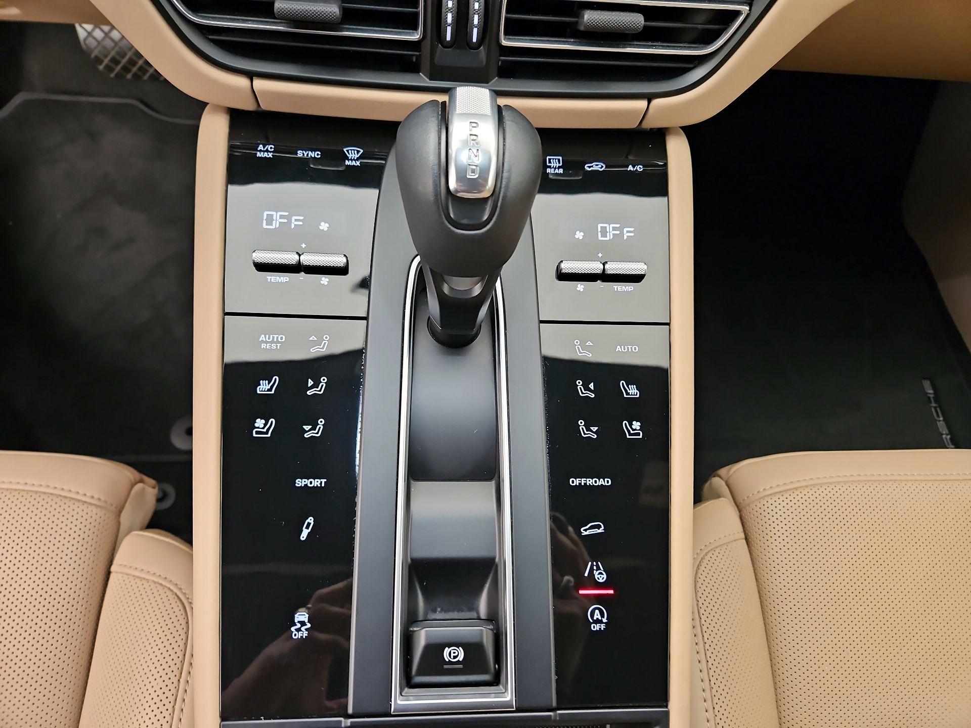 Thumbnail: 2022 Porsche Macan - 18