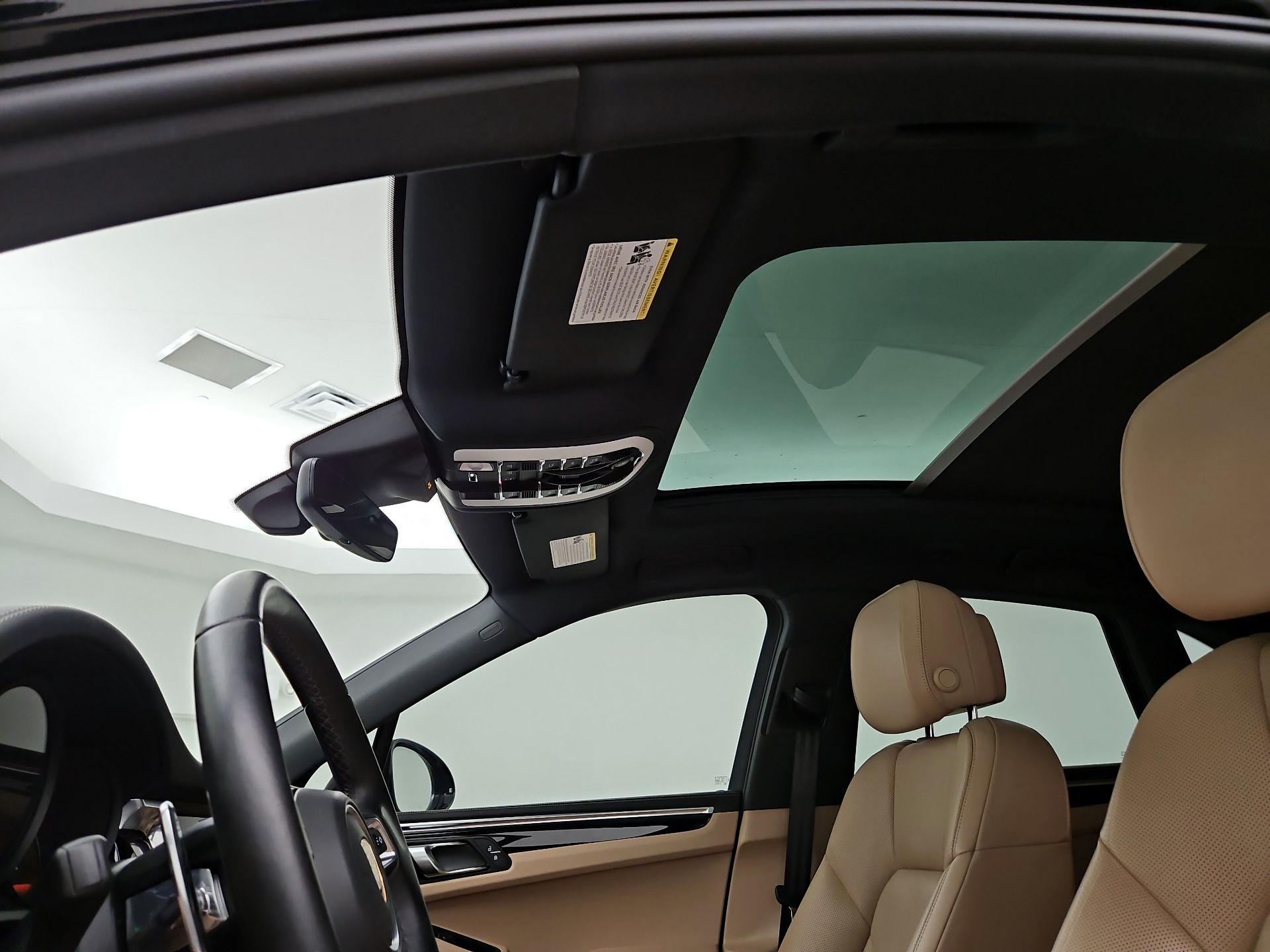 Thumbnail: 2022 Porsche Macan - 20