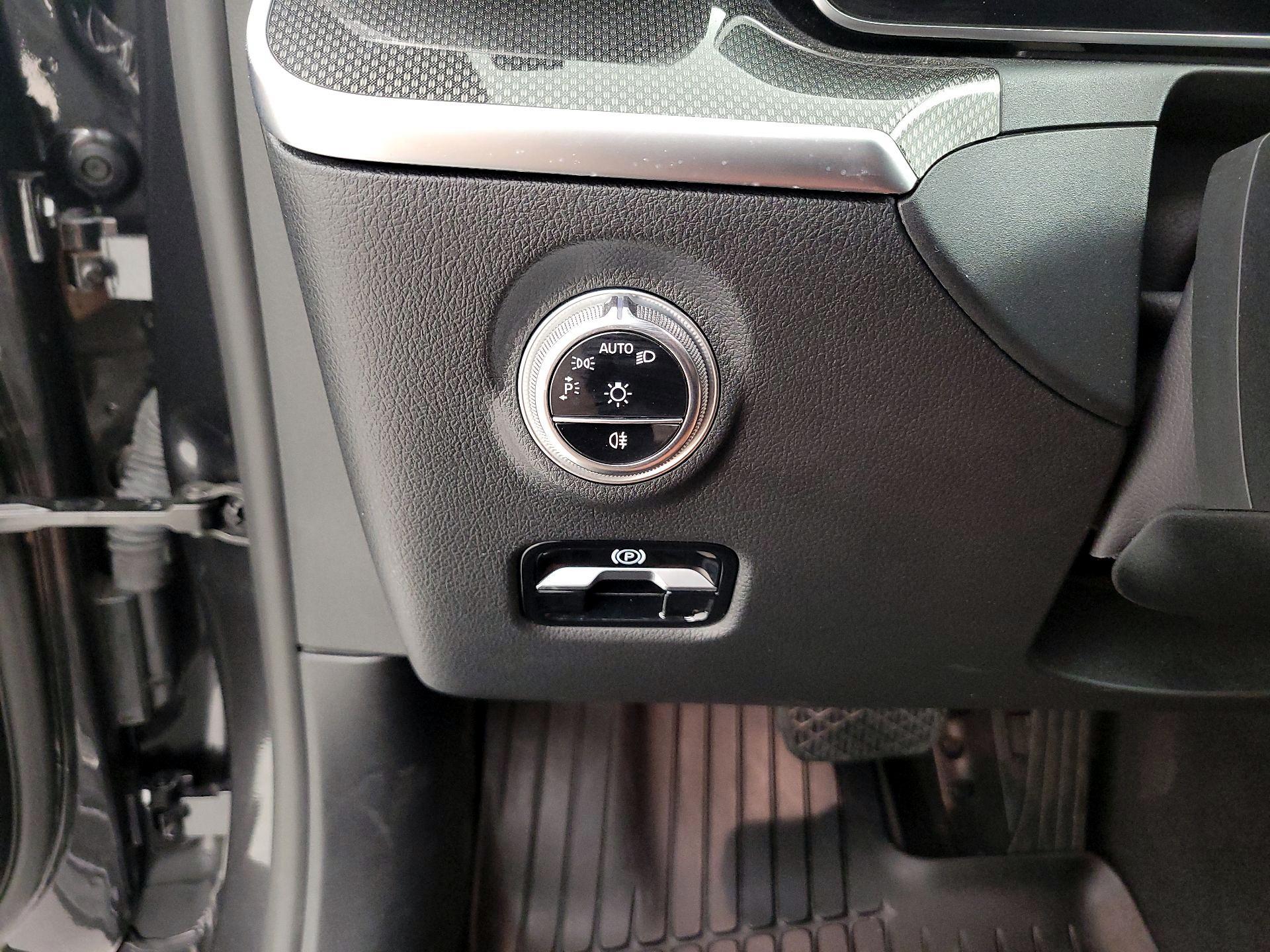 Thumbnail: 2022 Mercedes-Benz C-Class - 13