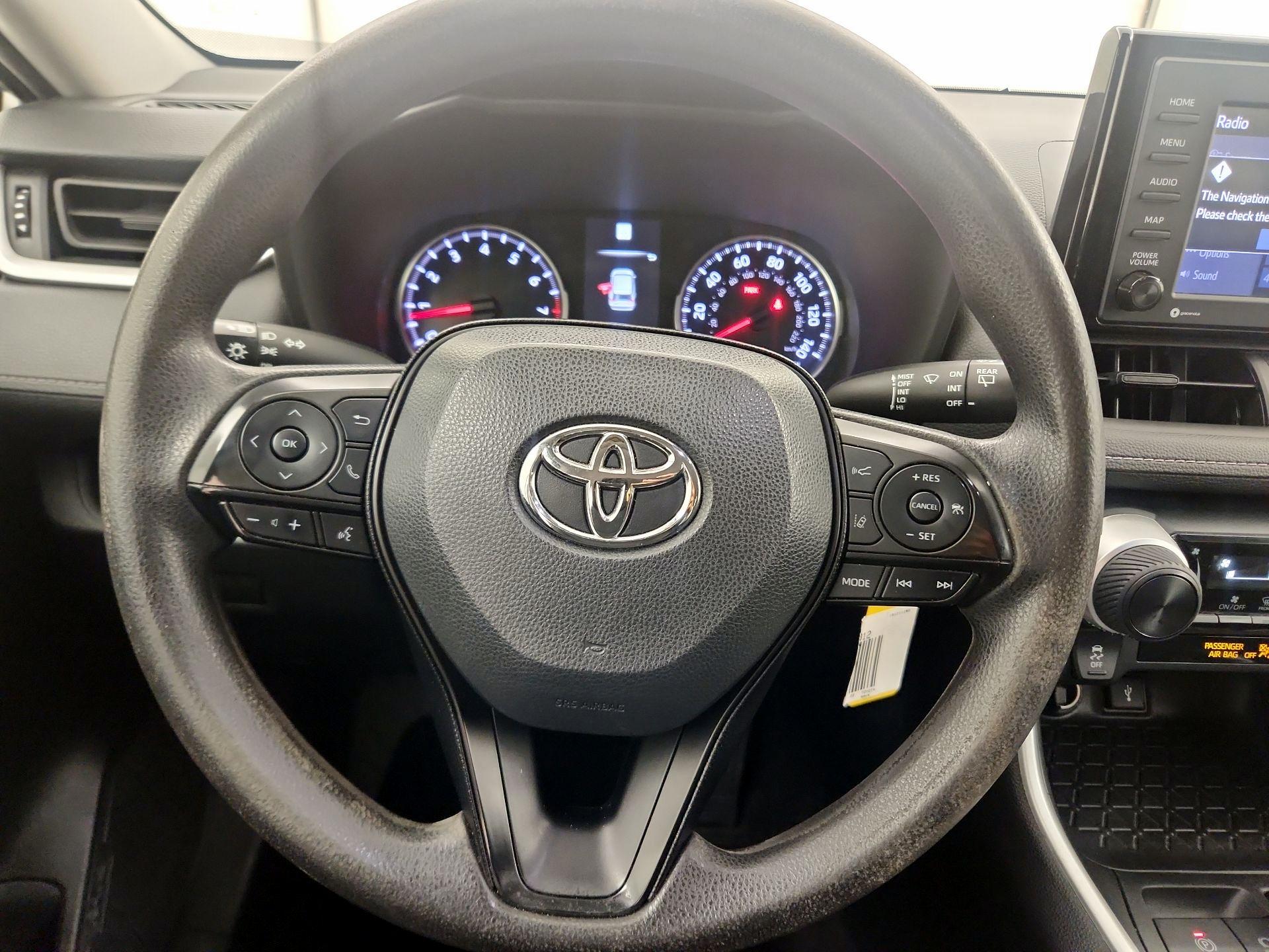 Thumbnail: 2022 Toyota RAV4 - 10