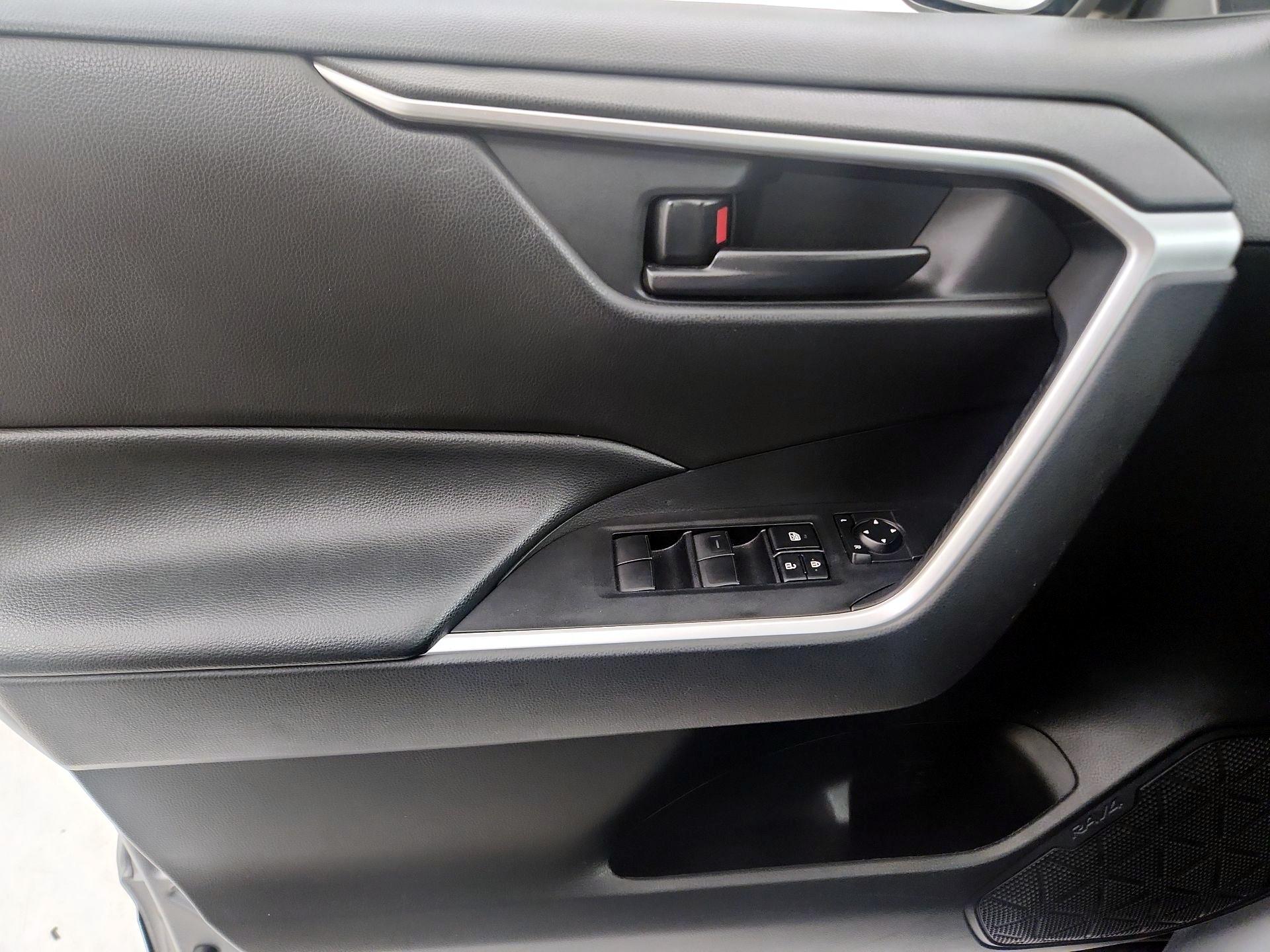 Thumbnail: 2022 Toyota RAV4 - 12