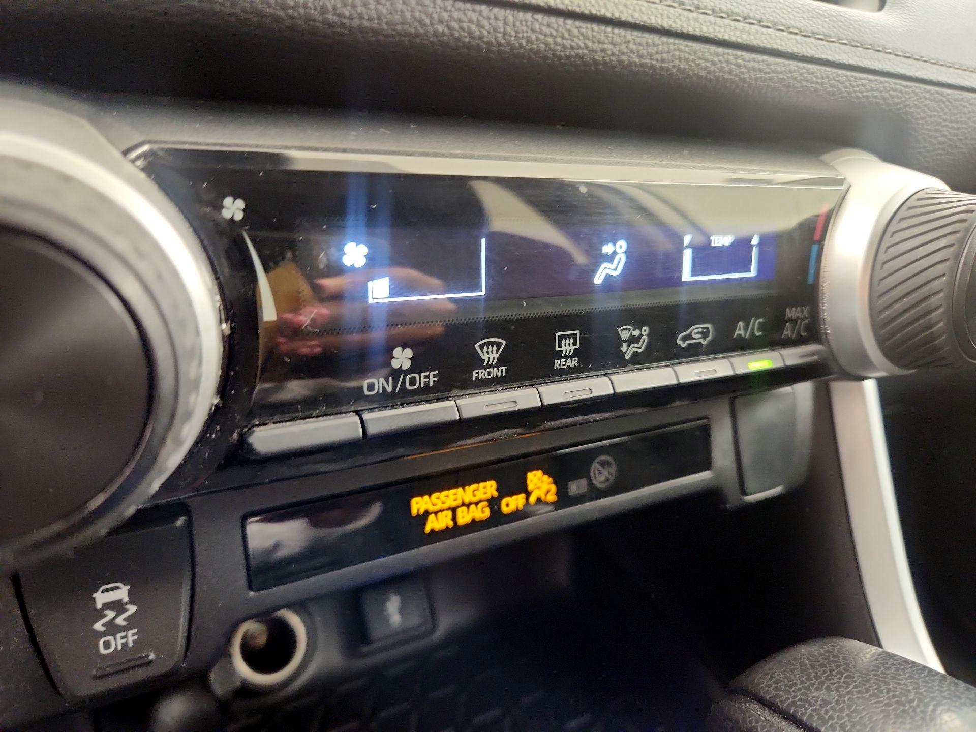 Thumbnail: 2022 Toyota RAV4 - 16