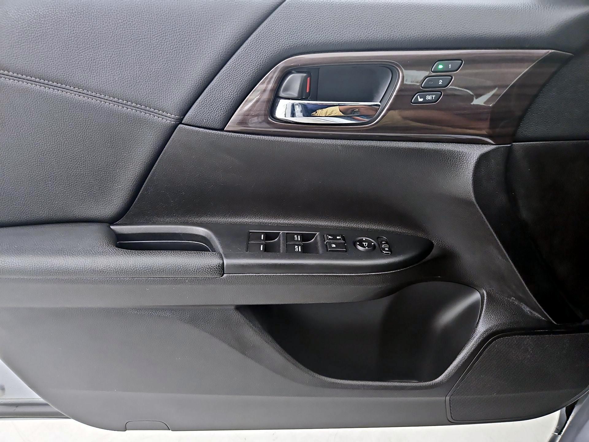 Thumbnail: 2017 Honda Accord - 12