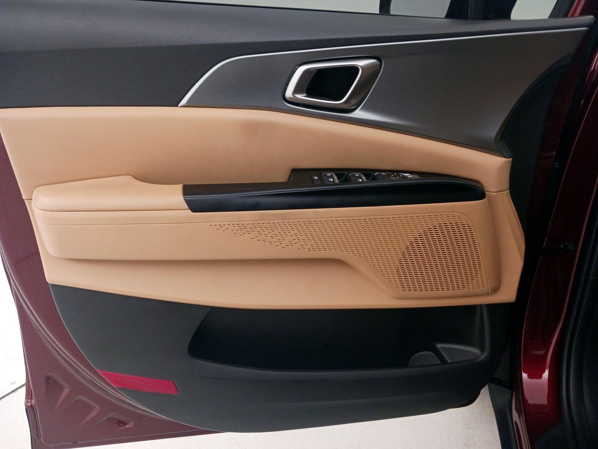 Thumbnail: 2022 Kia Carnival - 12