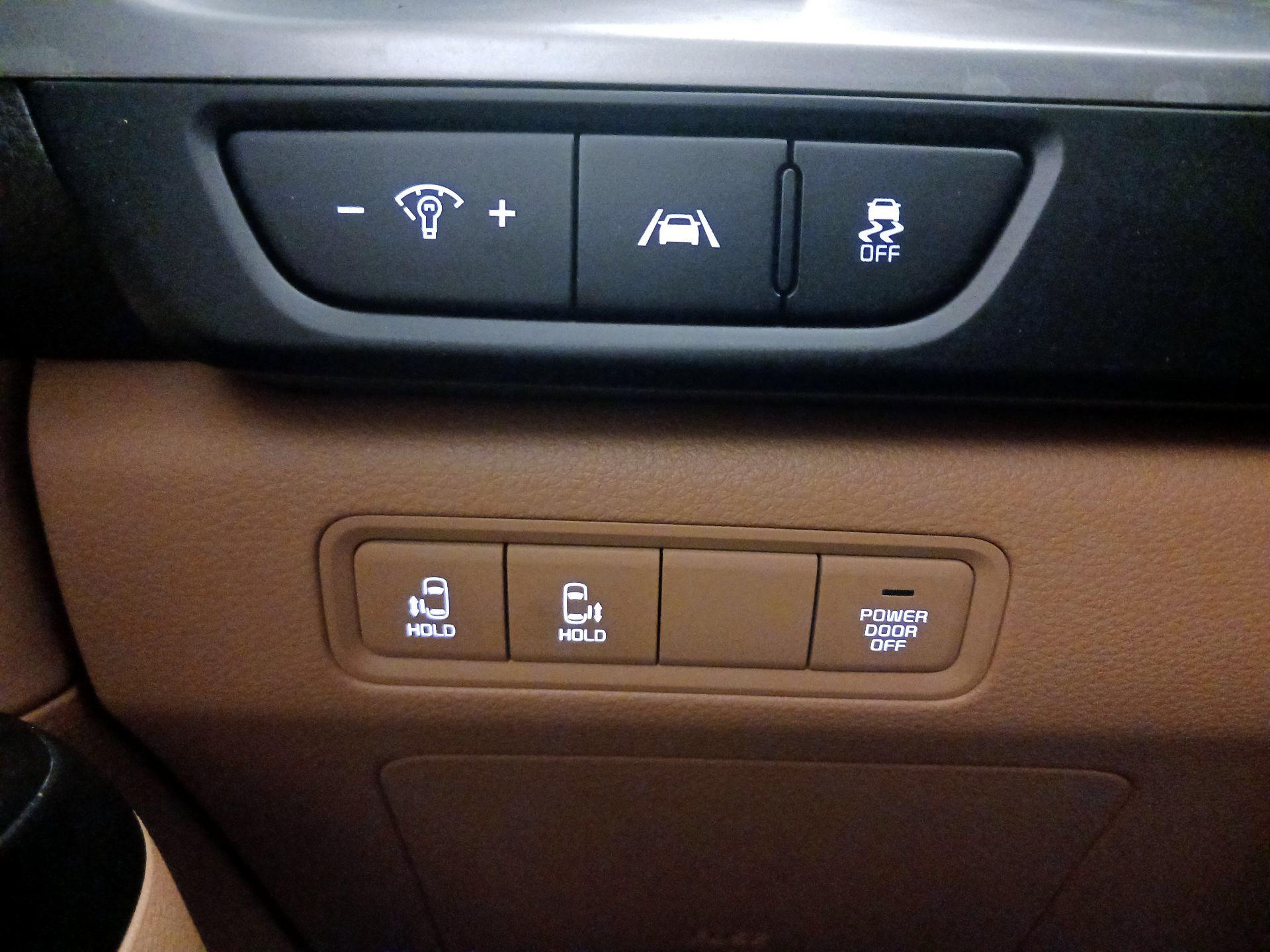 Thumbnail: 2022 Kia Carnival - 13