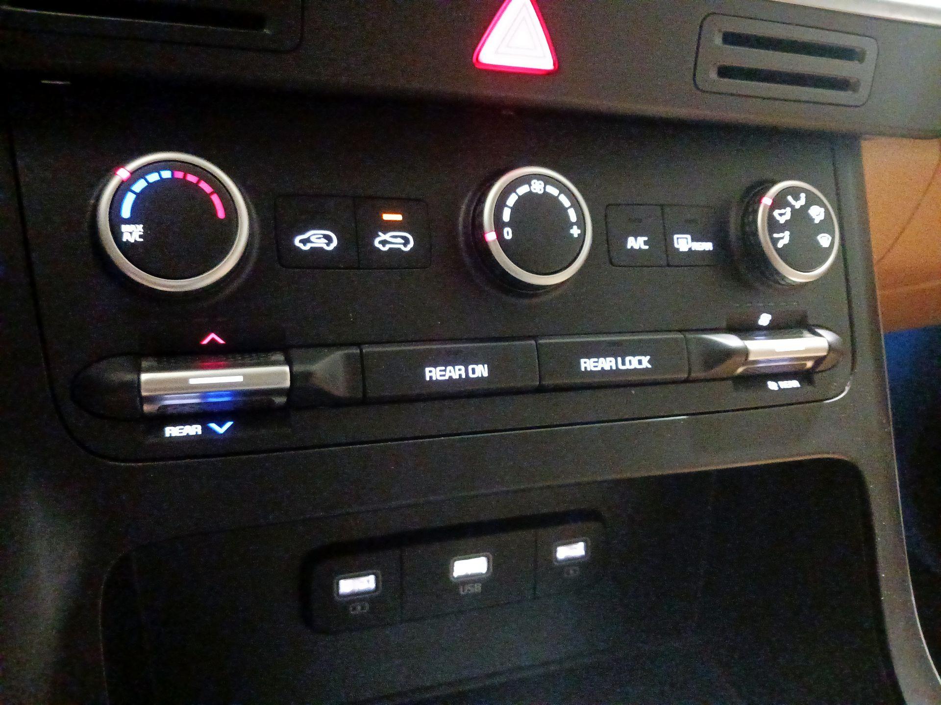 Thumbnail: 2022 Kia Carnival - 16