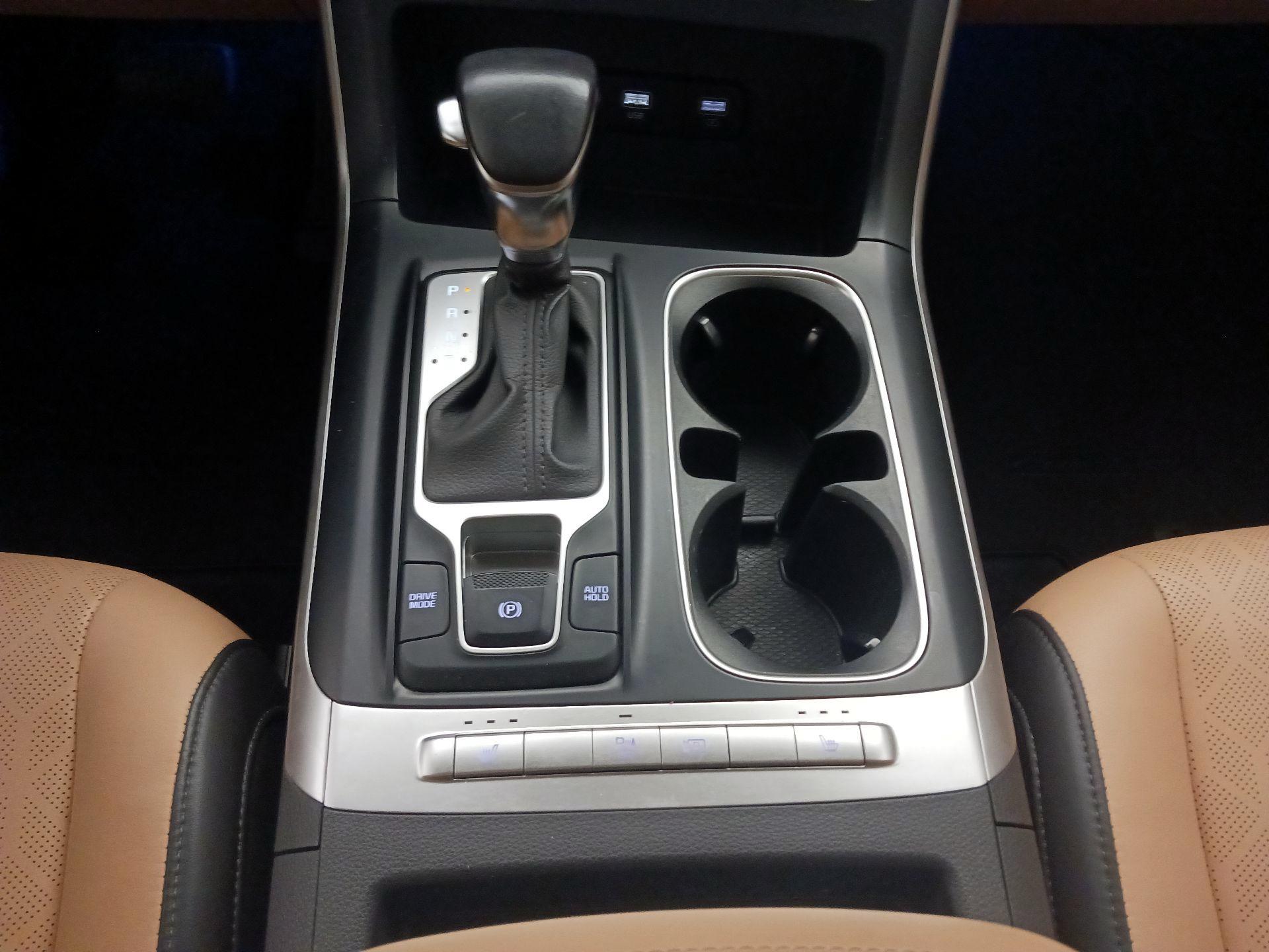 Thumbnail: 2022 Kia Carnival - 17