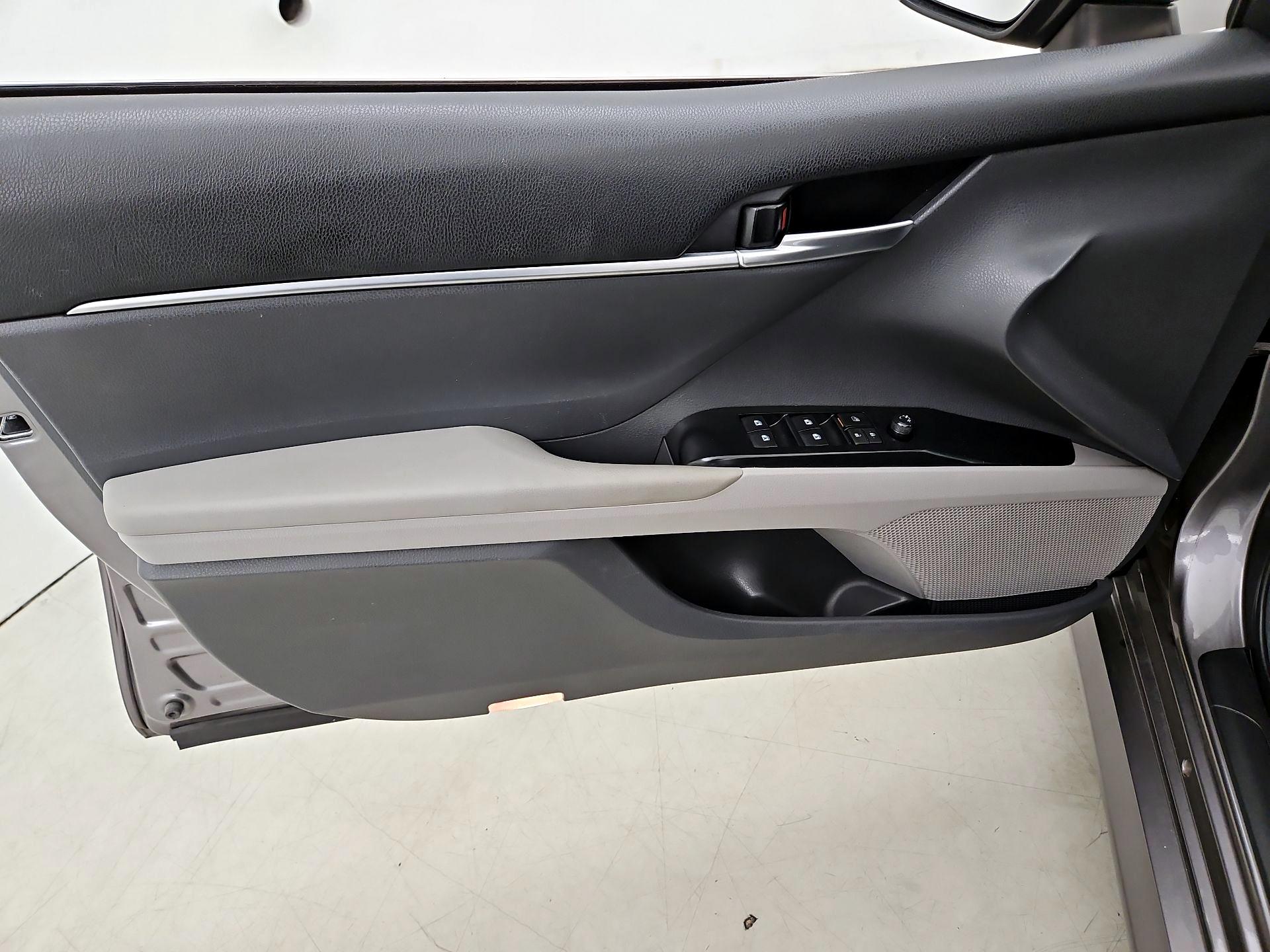 Thumbnail: 2019 Toyota Camry - 12