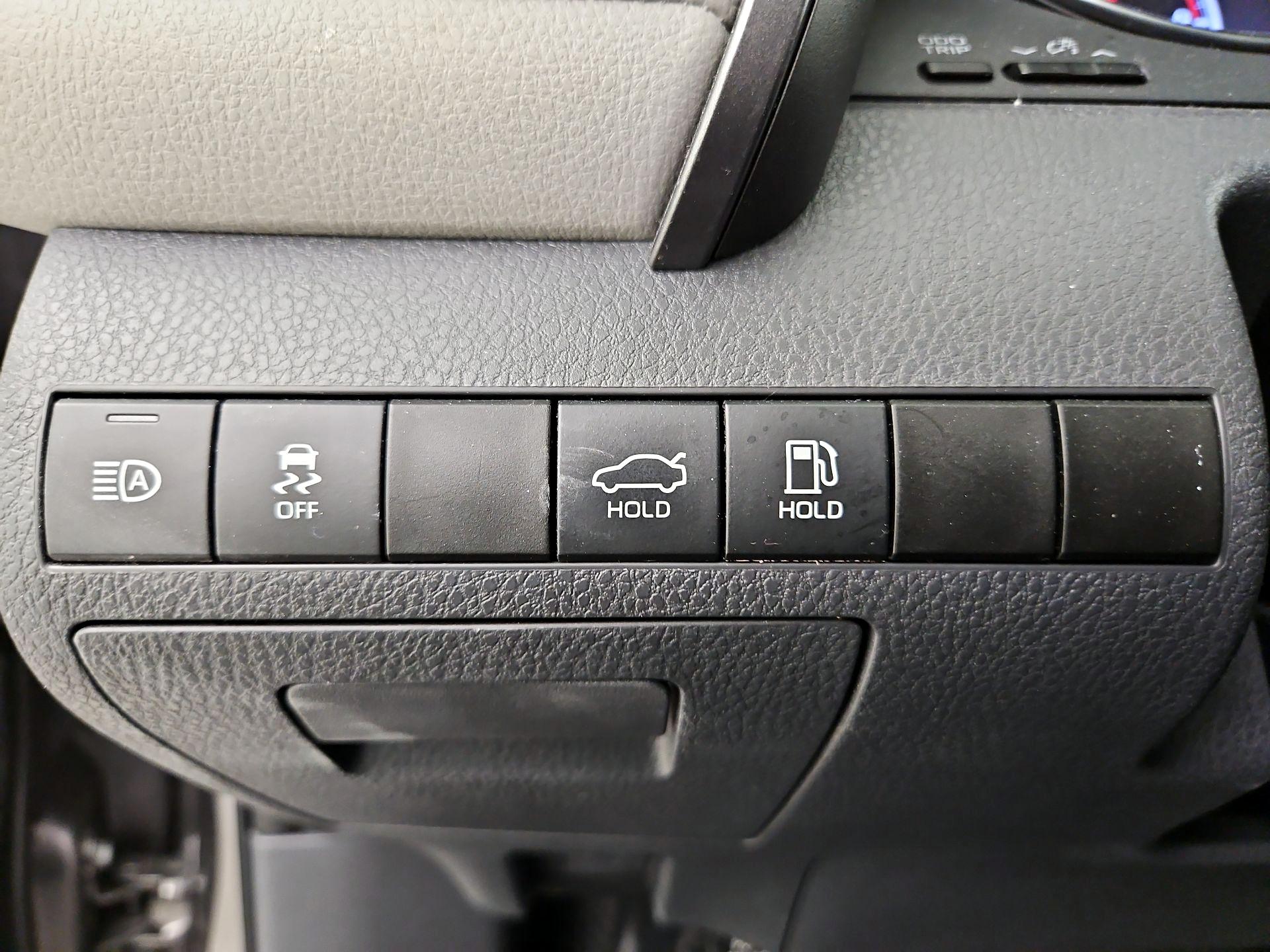 Thumbnail: 2019 Toyota Camry - 13