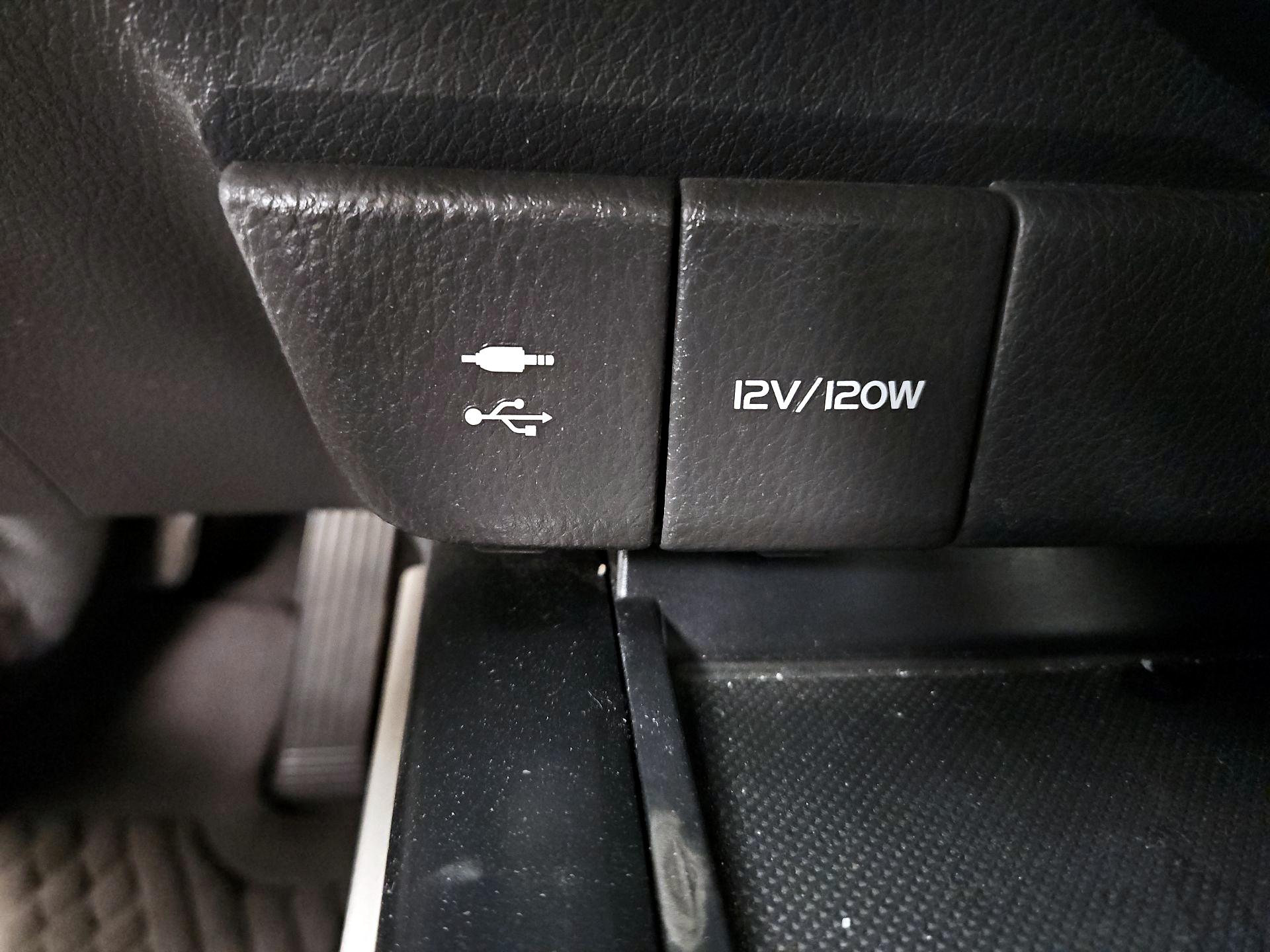 Thumbnail: 2019 Toyota Camry - 18