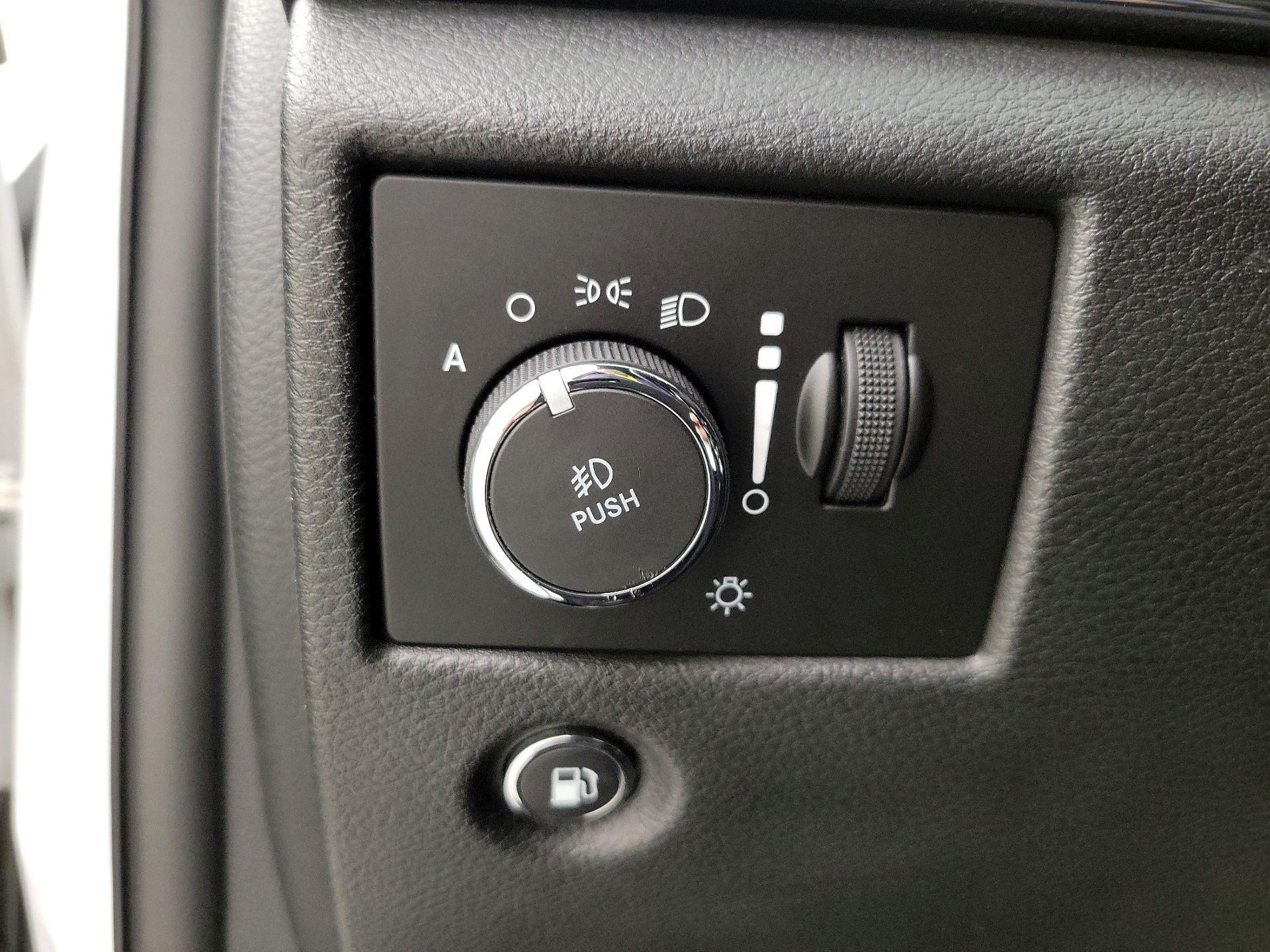 Thumbnail: 2017 Jeep Grand Cherokee - 13