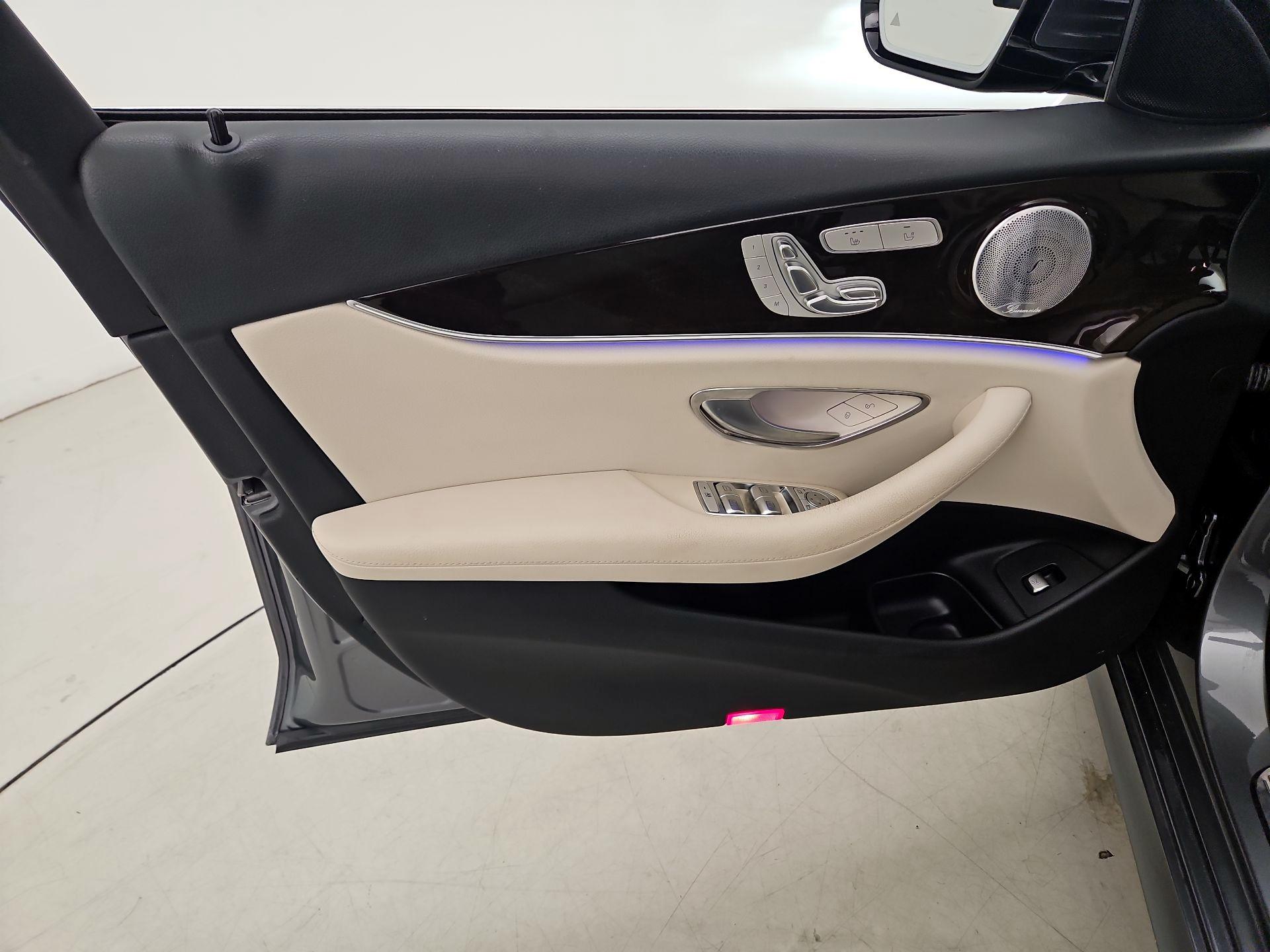 Thumbnail: 2019 Mercedes-Benz E-Class - 12