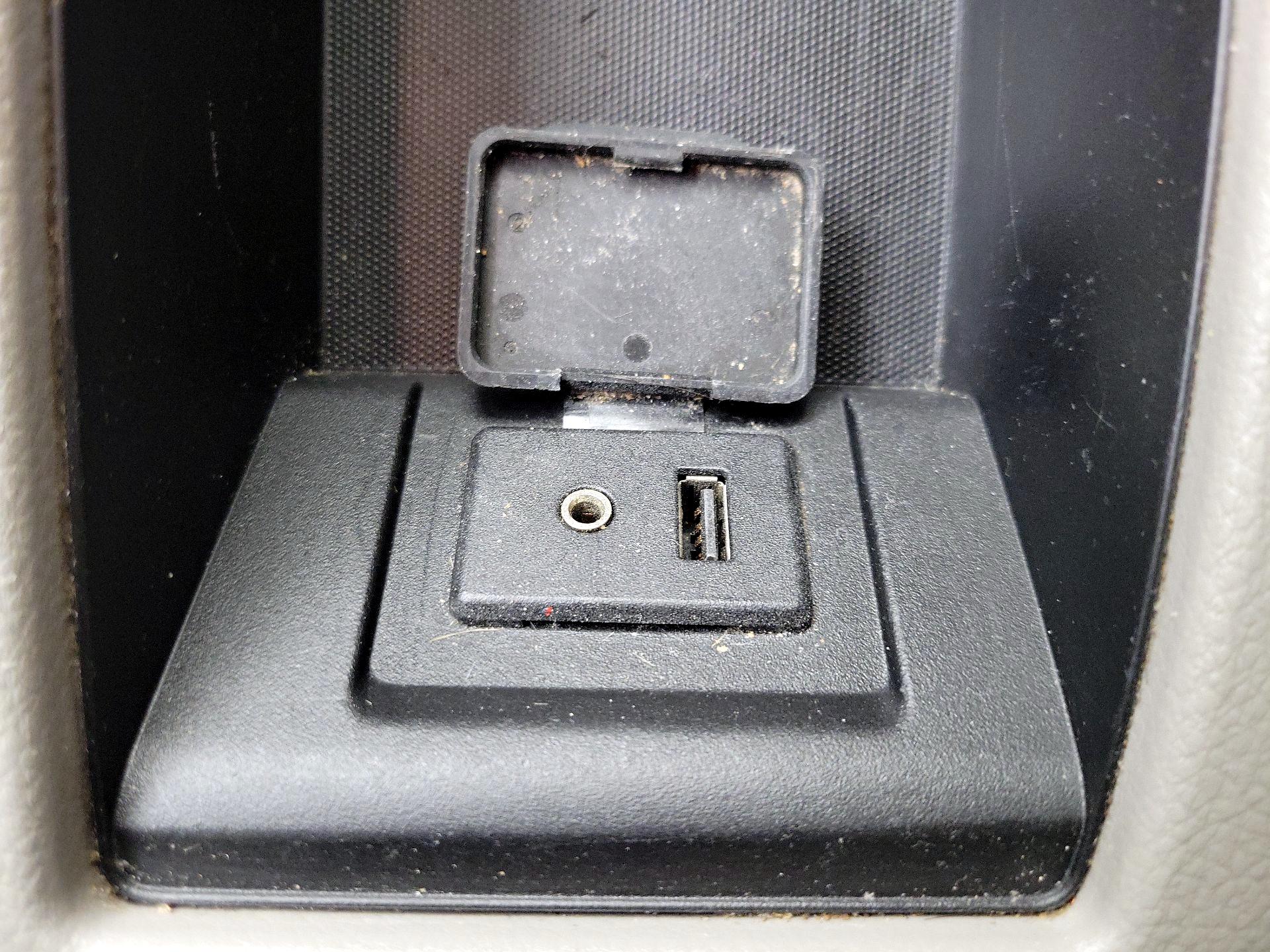 Thumbnail: 2017 Nissan Quest - 18