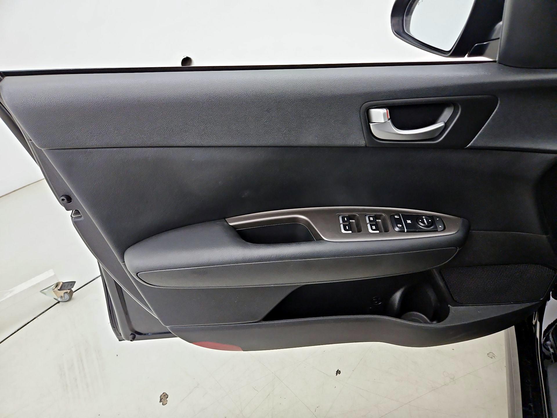 Thumbnail: 2019 Kia Optima - 12