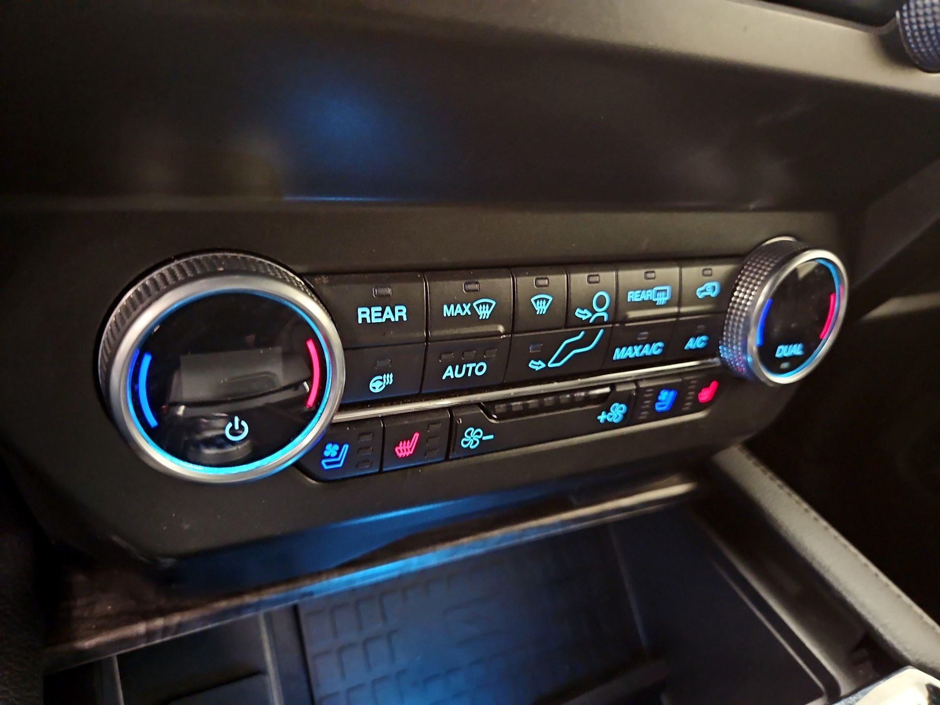 Thumbnail: 2021 Ford Expedition - 17