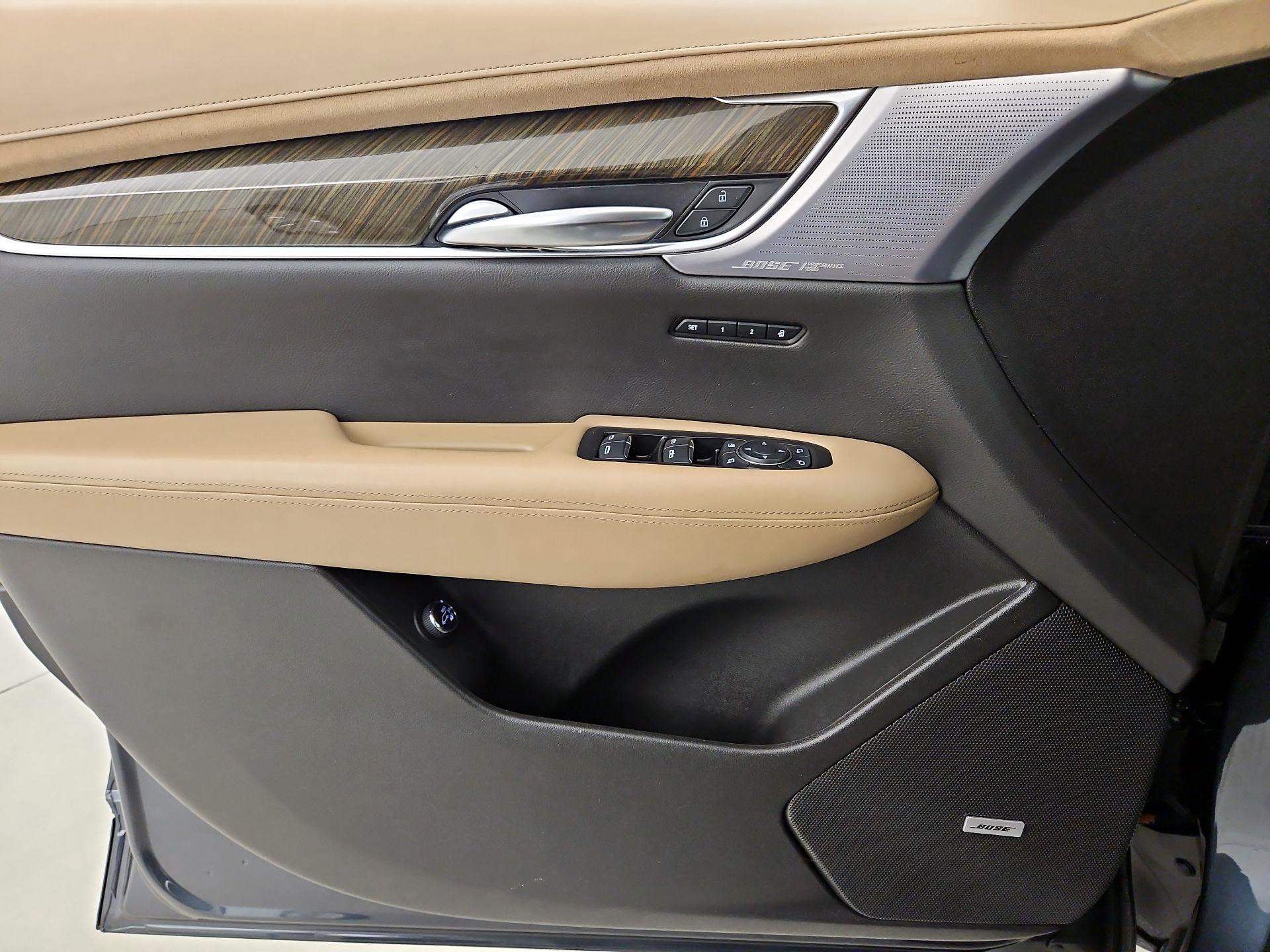 Thumbnail: 2020 Cadillac XT6 - 12