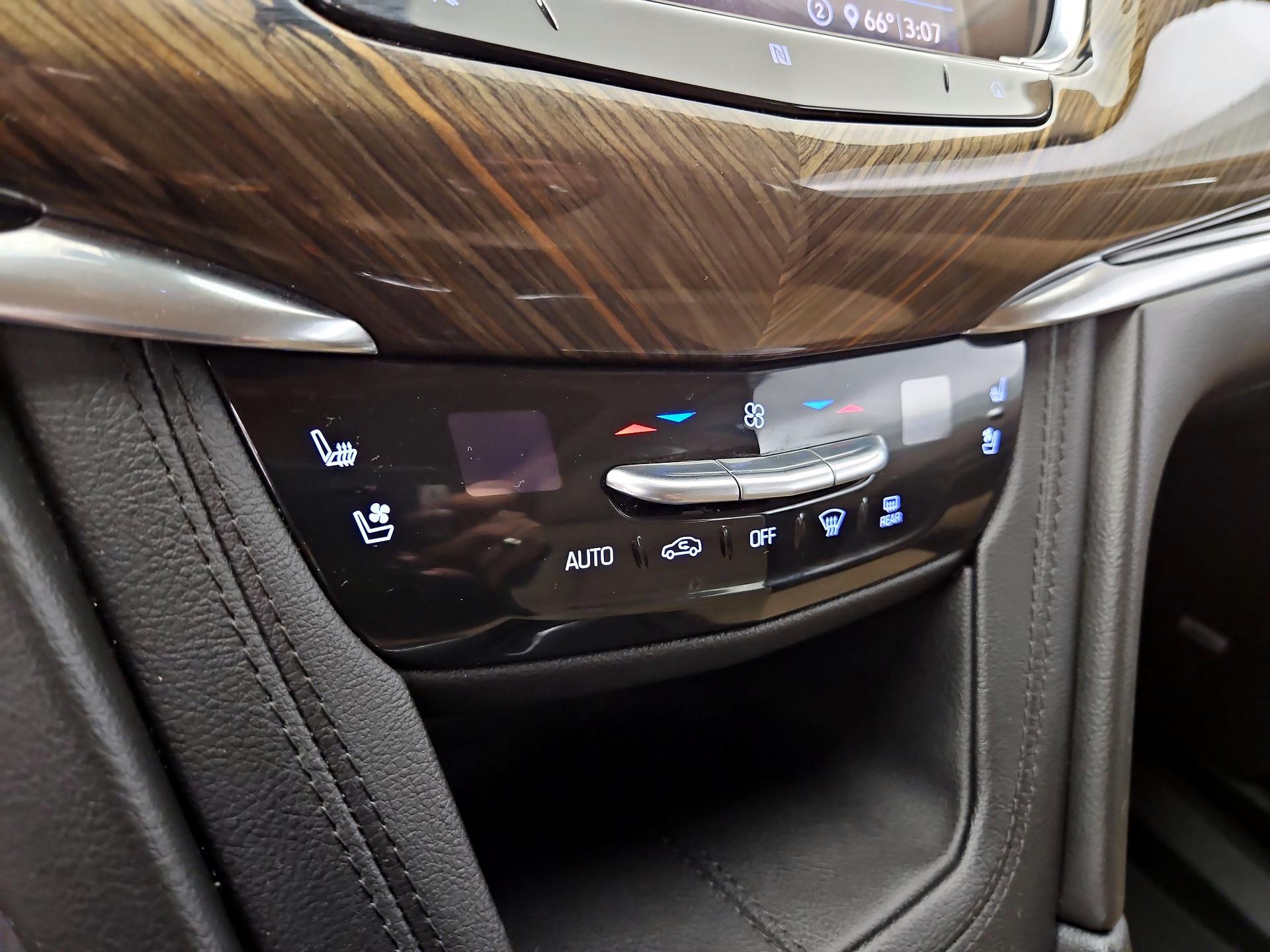 Thumbnail: 2020 Cadillac XT6 - 17