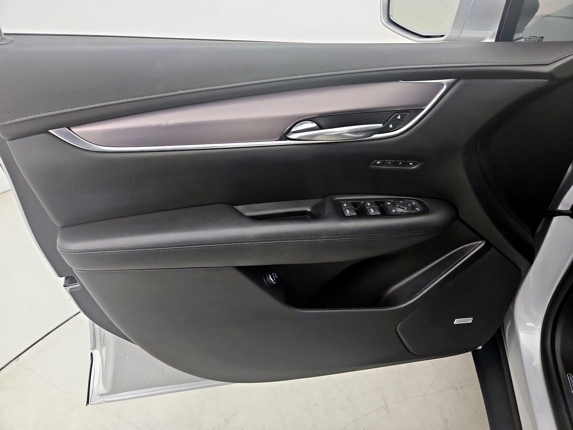 Thumbnail: 2017 Cadillac XT5 - 12