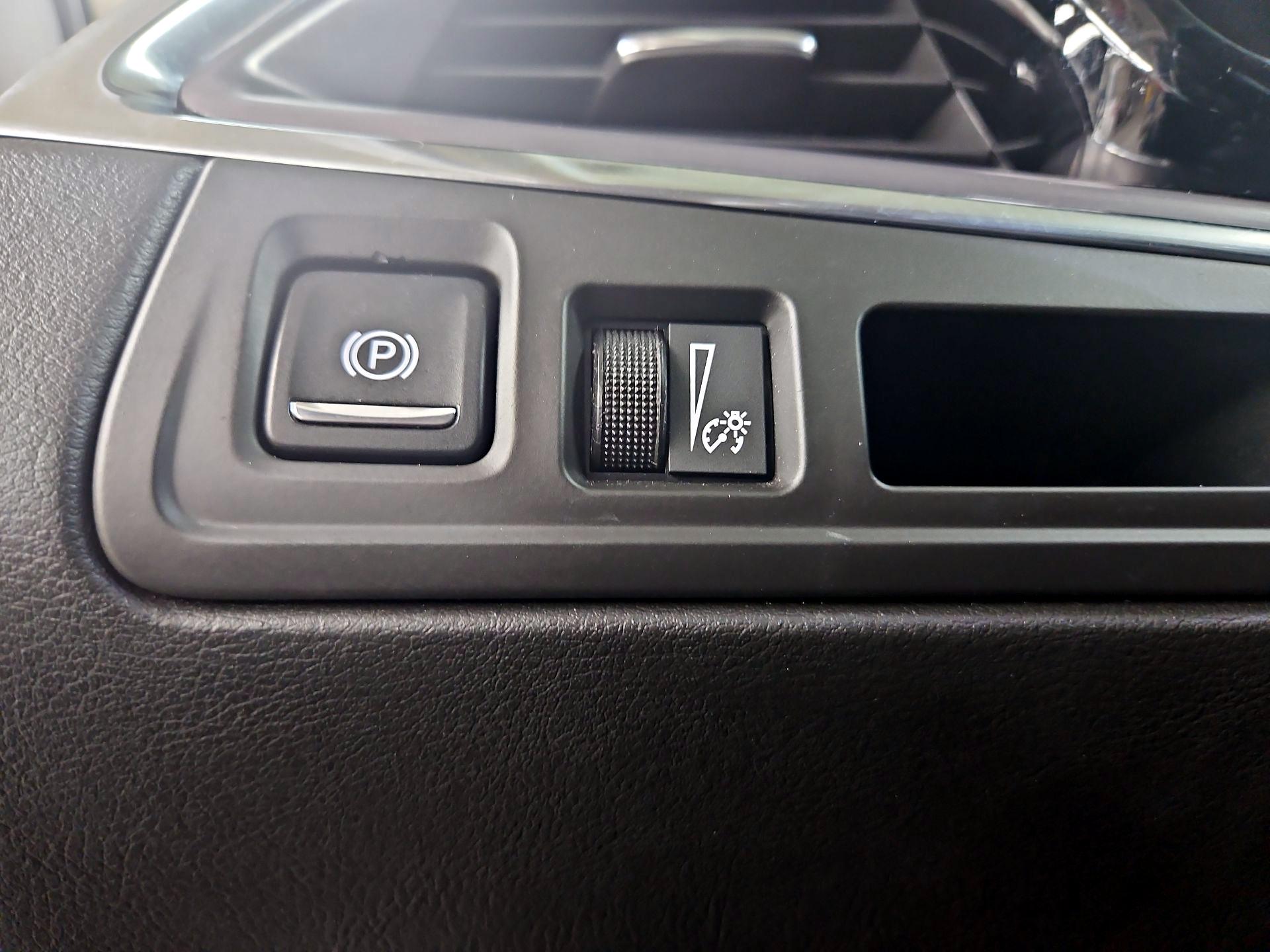 Thumbnail: 2017 Cadillac XT5 - 13