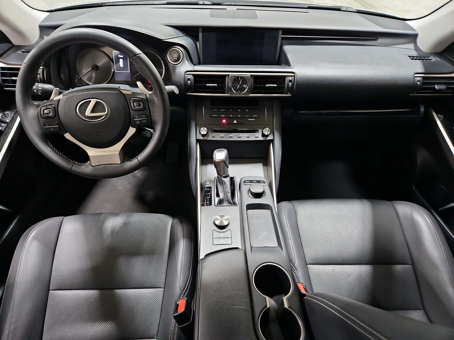 Thumbnail: 2019 Lexus IS - 9